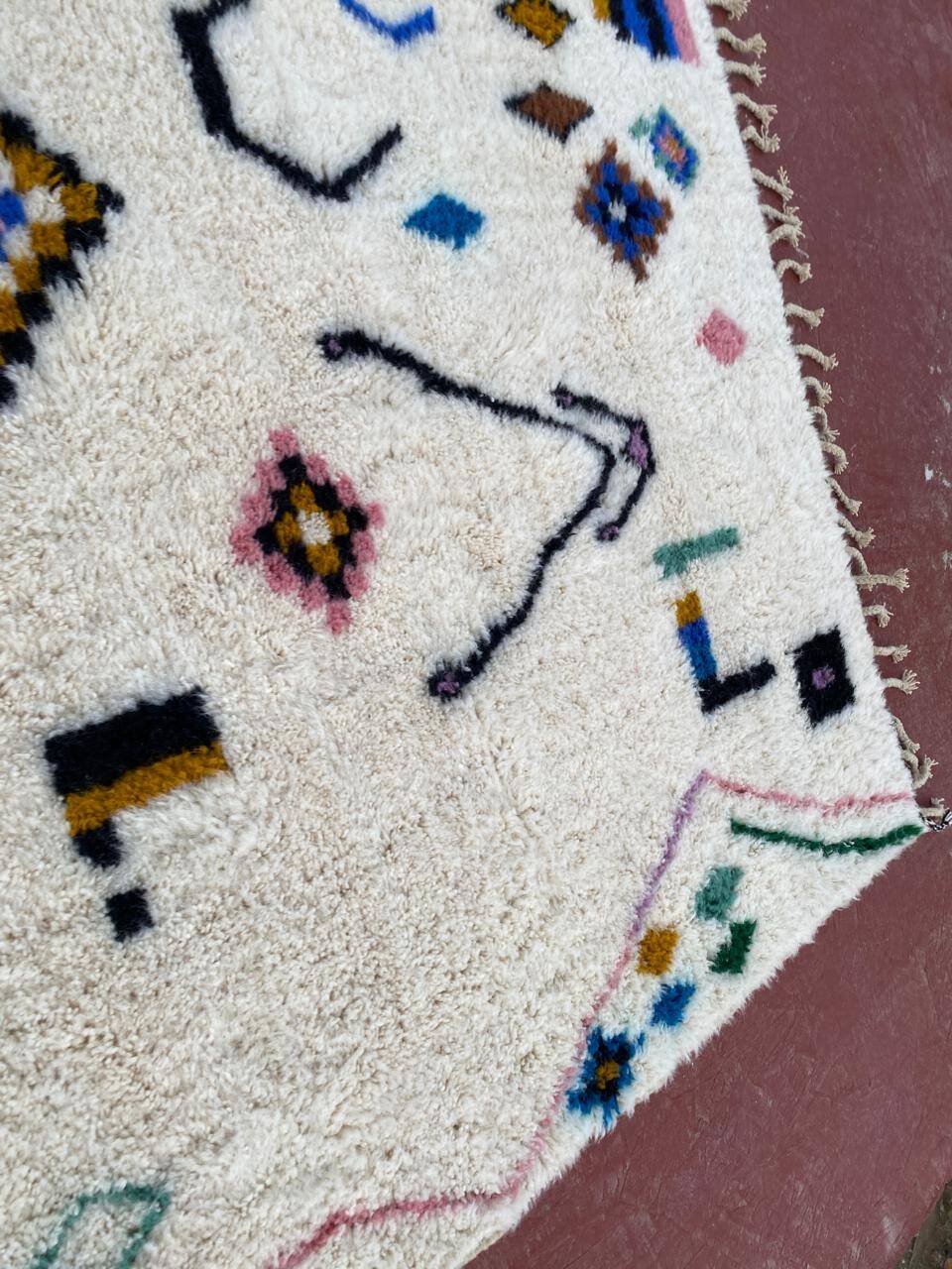 Tapis berbère Beni Ouarain 300x200 cm – Laine écrue motifs symboliques
