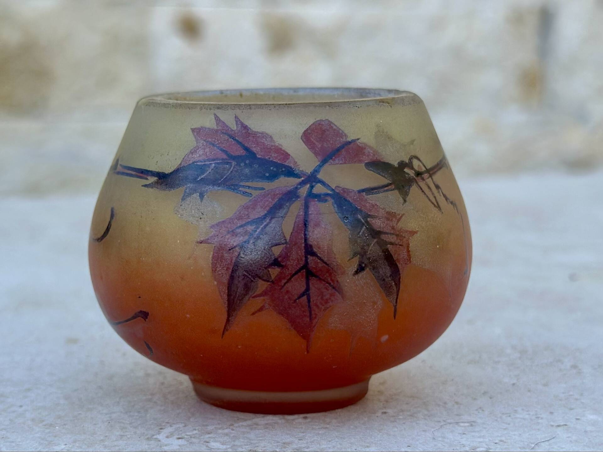 Vase miniature en verre dépoli par Jean -Simon Peynaud