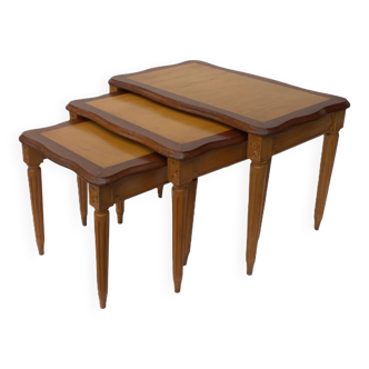 Vieille ensemble mid century ensemble de 3 tables  gigogne