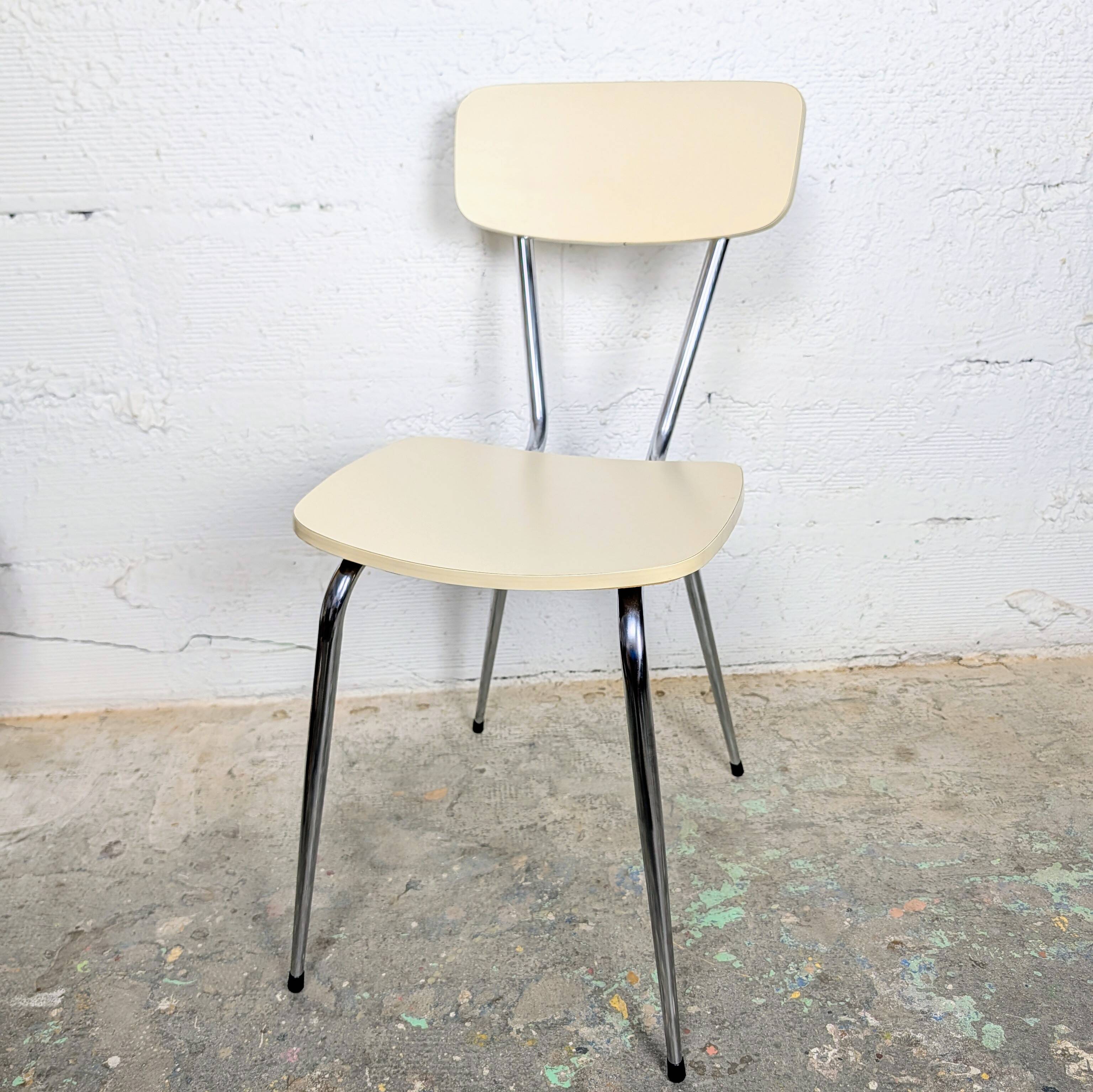 Chaise en formica
