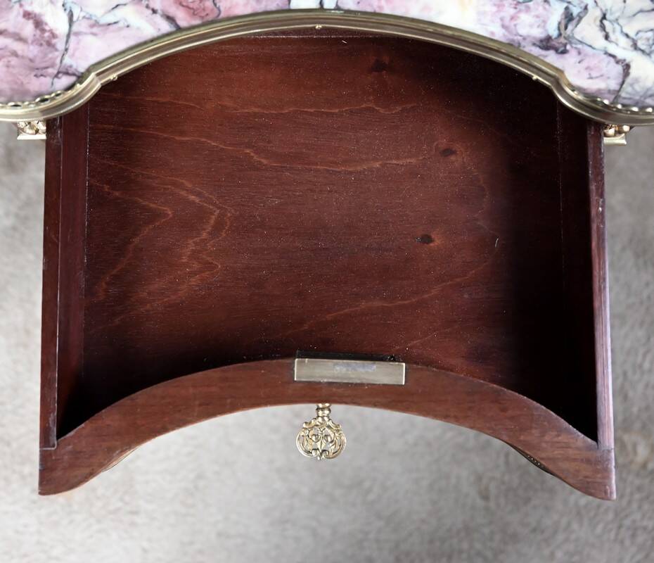 Small Kidney Table in Mahogany, Transition Style – Early 20th Century