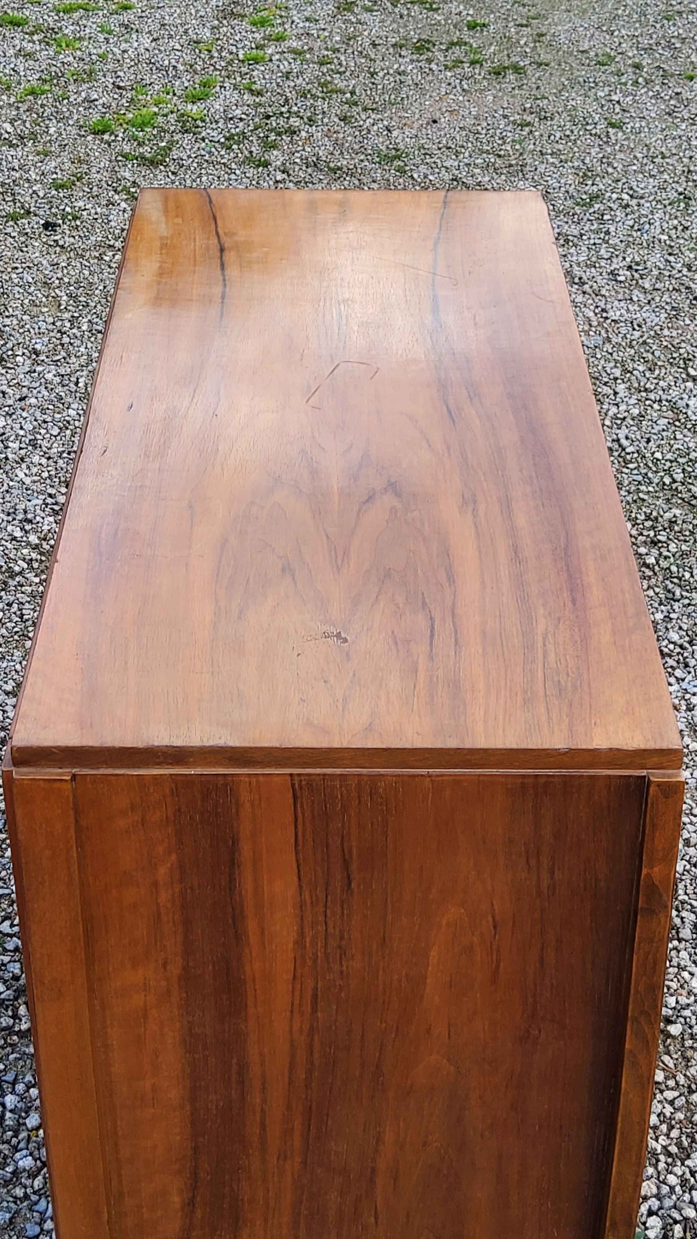 Chest of drawers from the 40s/50s in golden blond walnut 3 drawers feet compass