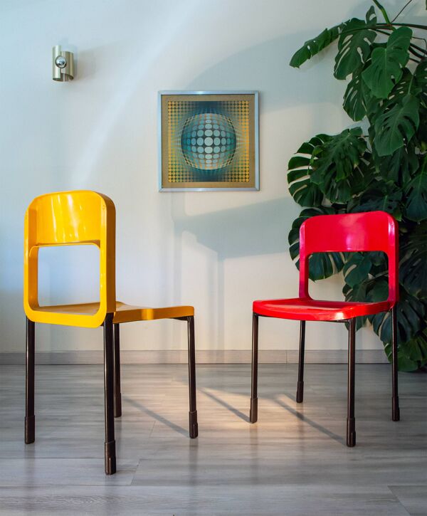 Série de 8 chaises design Pop année 1970-80