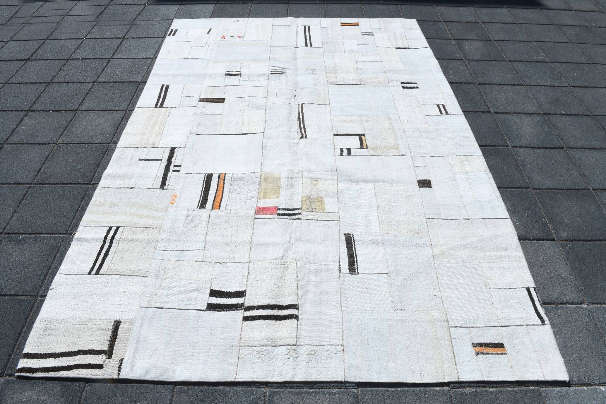 Off-White Neutral Vintage Kilim Rug For Living Room, 190x270 Cm