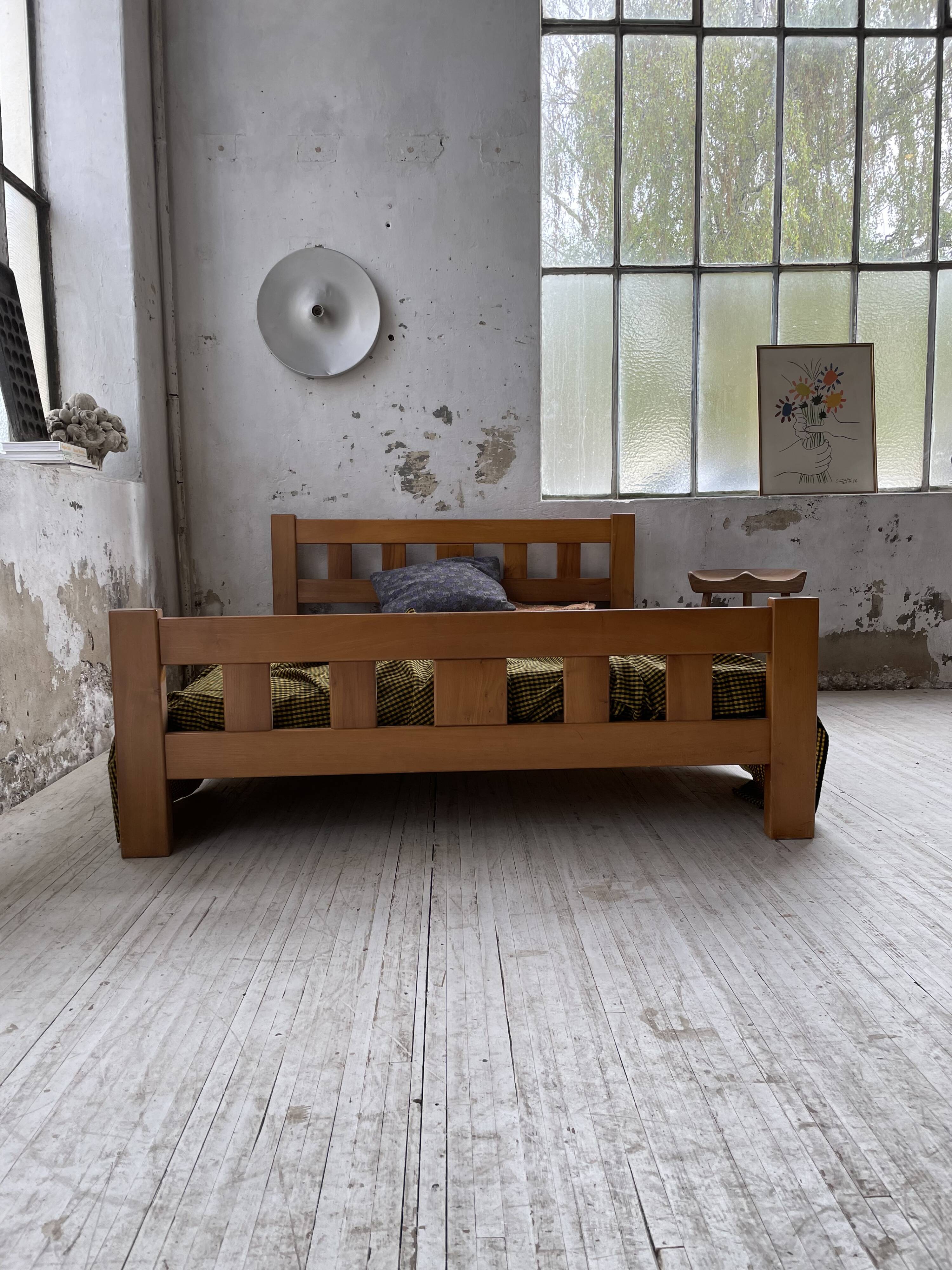 Maison Regain solid double bed 140 cm