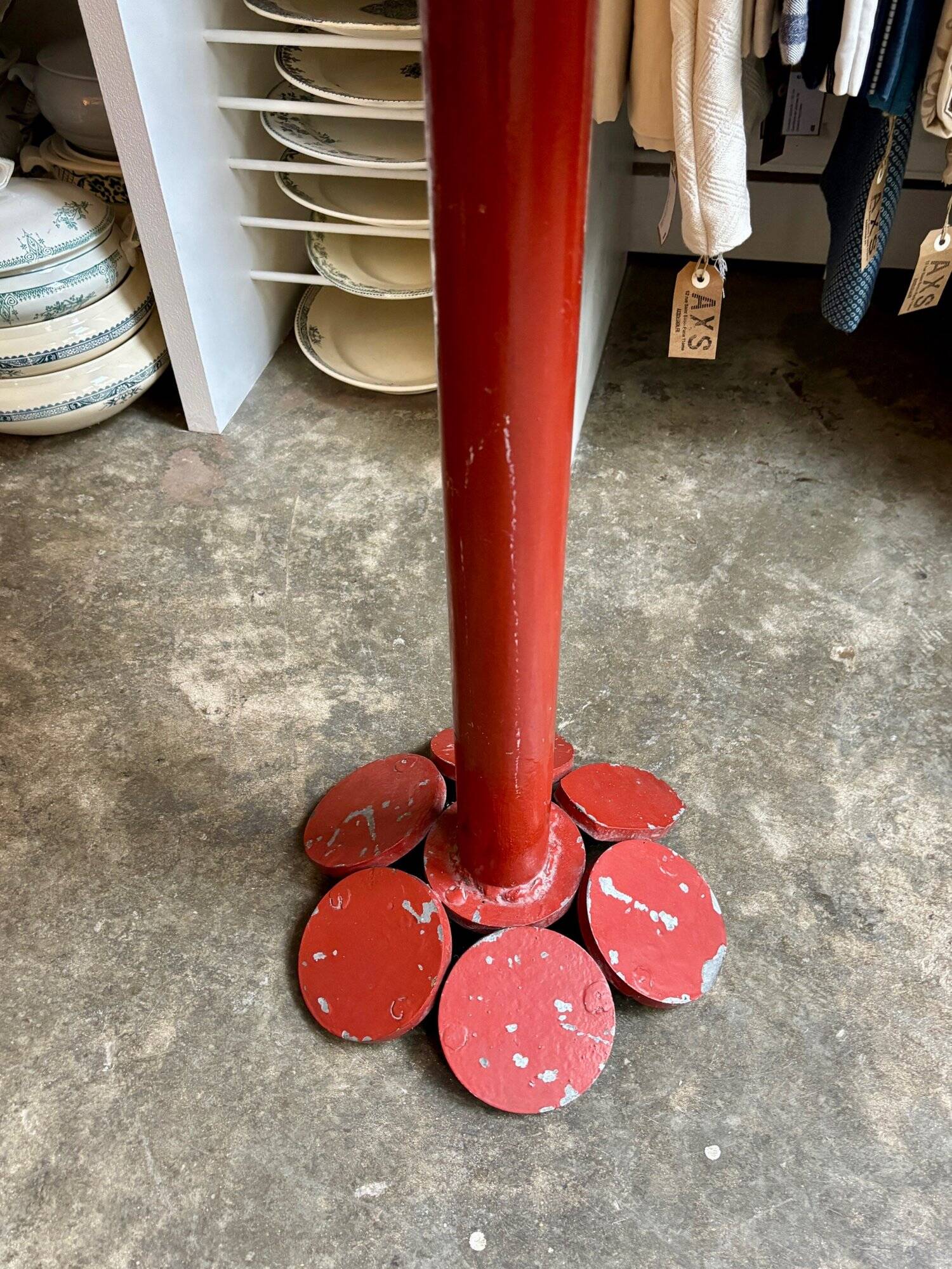Table bistrot en métal bordeaux et mélaminé écru