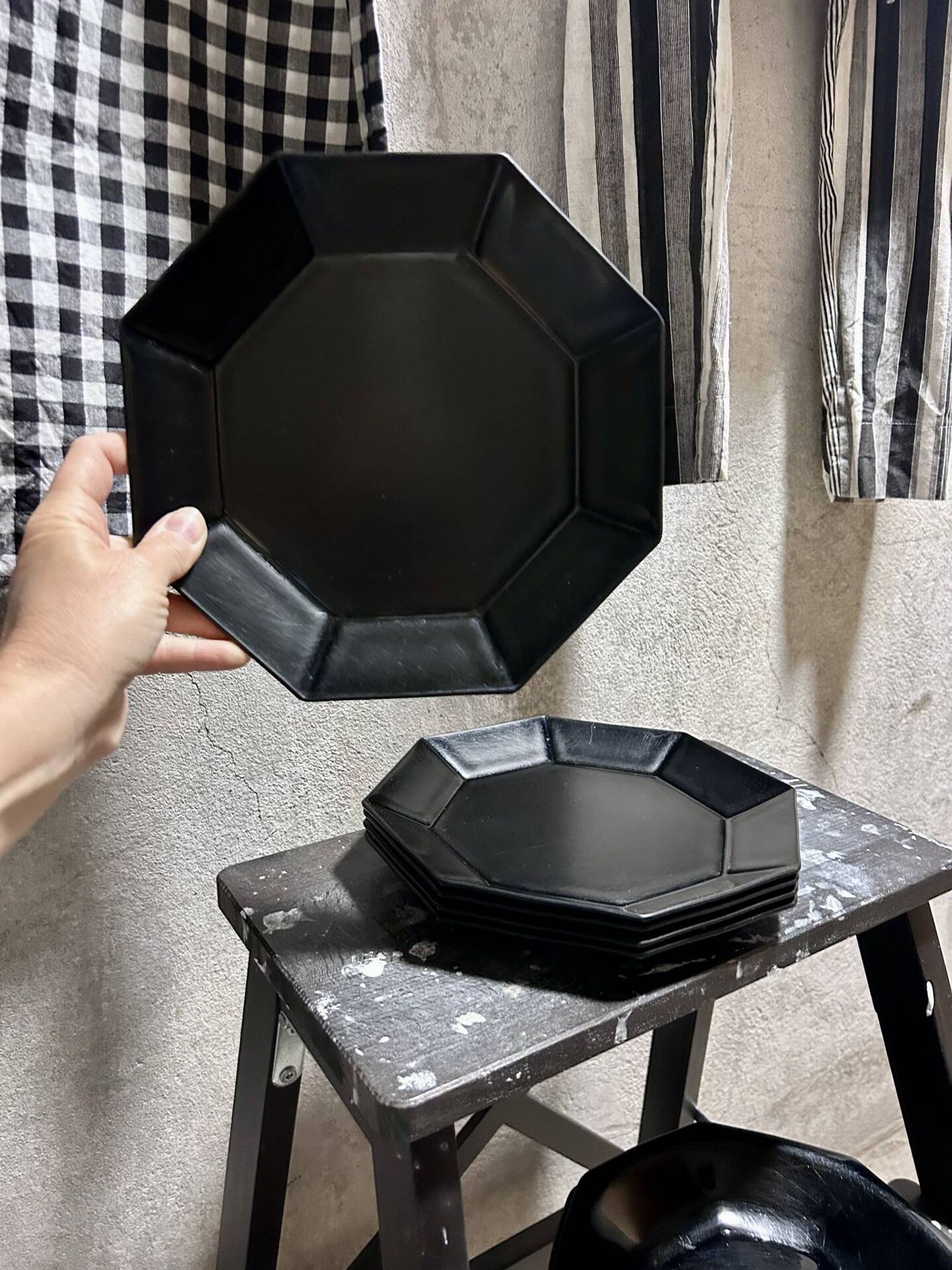 Assiettes noires arcoroc vintage