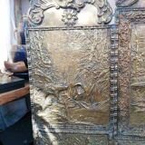 Banc coffre en laiton repoussé