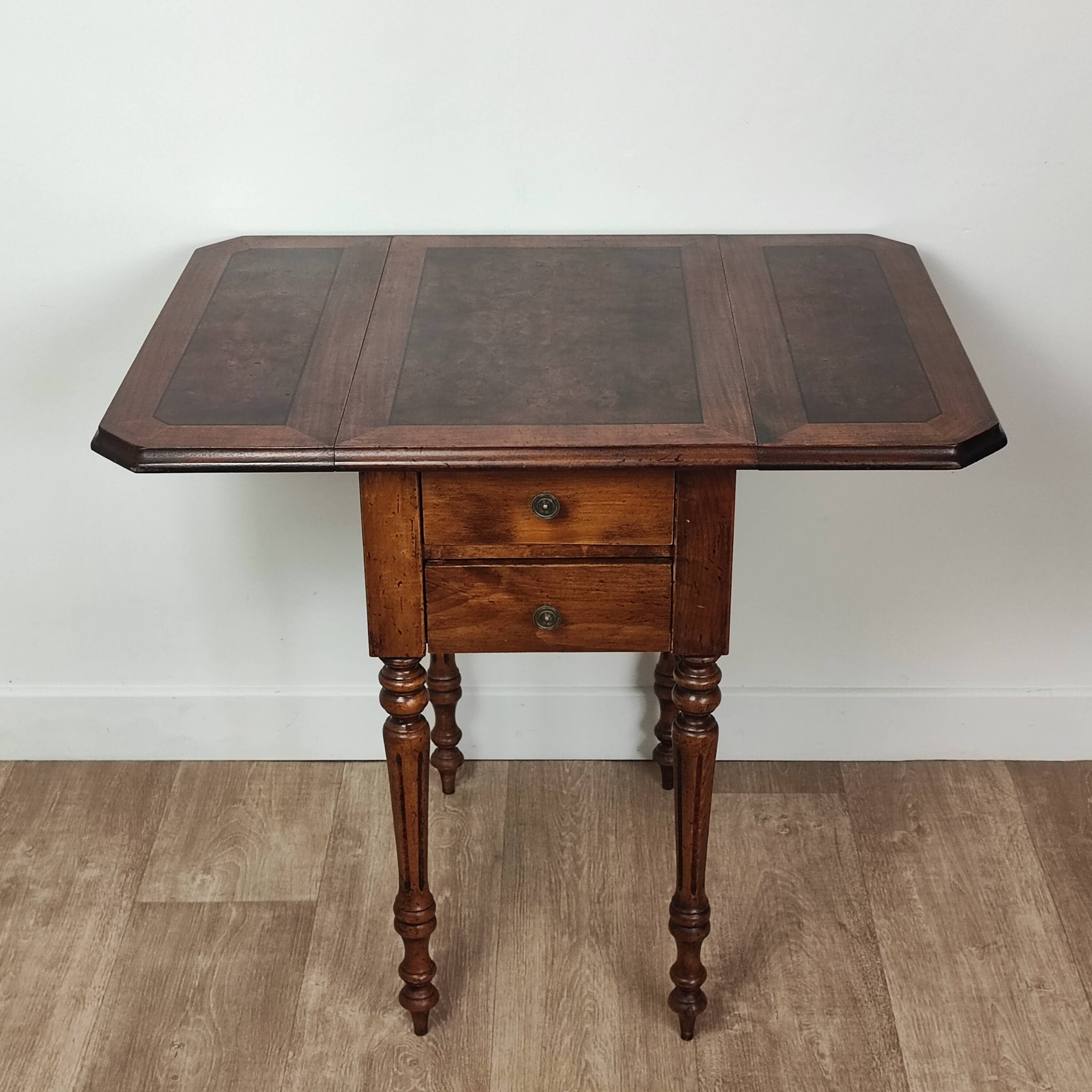 Table de chevet à rabats