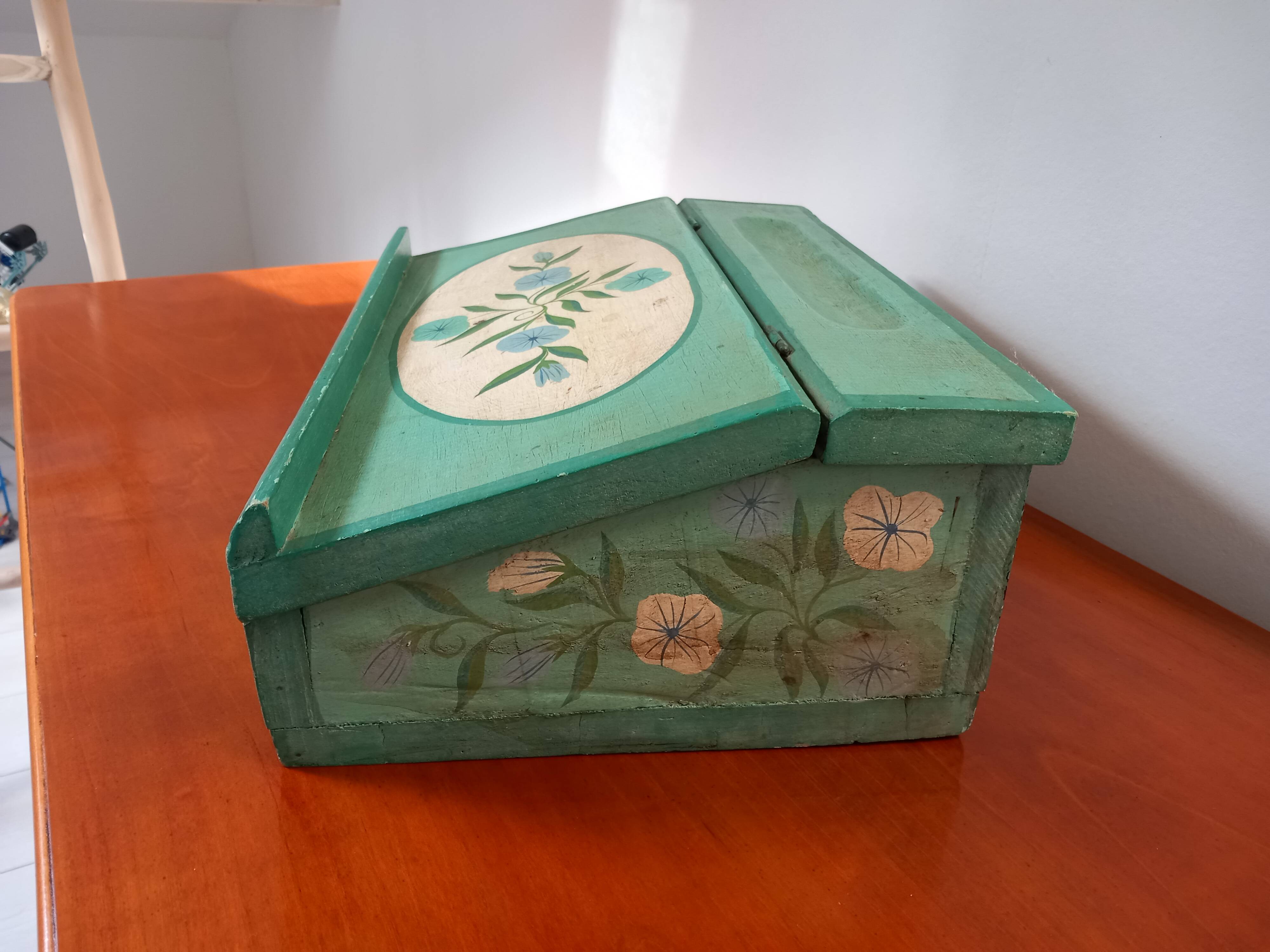 Vintage writing desk / storage (mid 1980) in solid wood, made and painted by hand