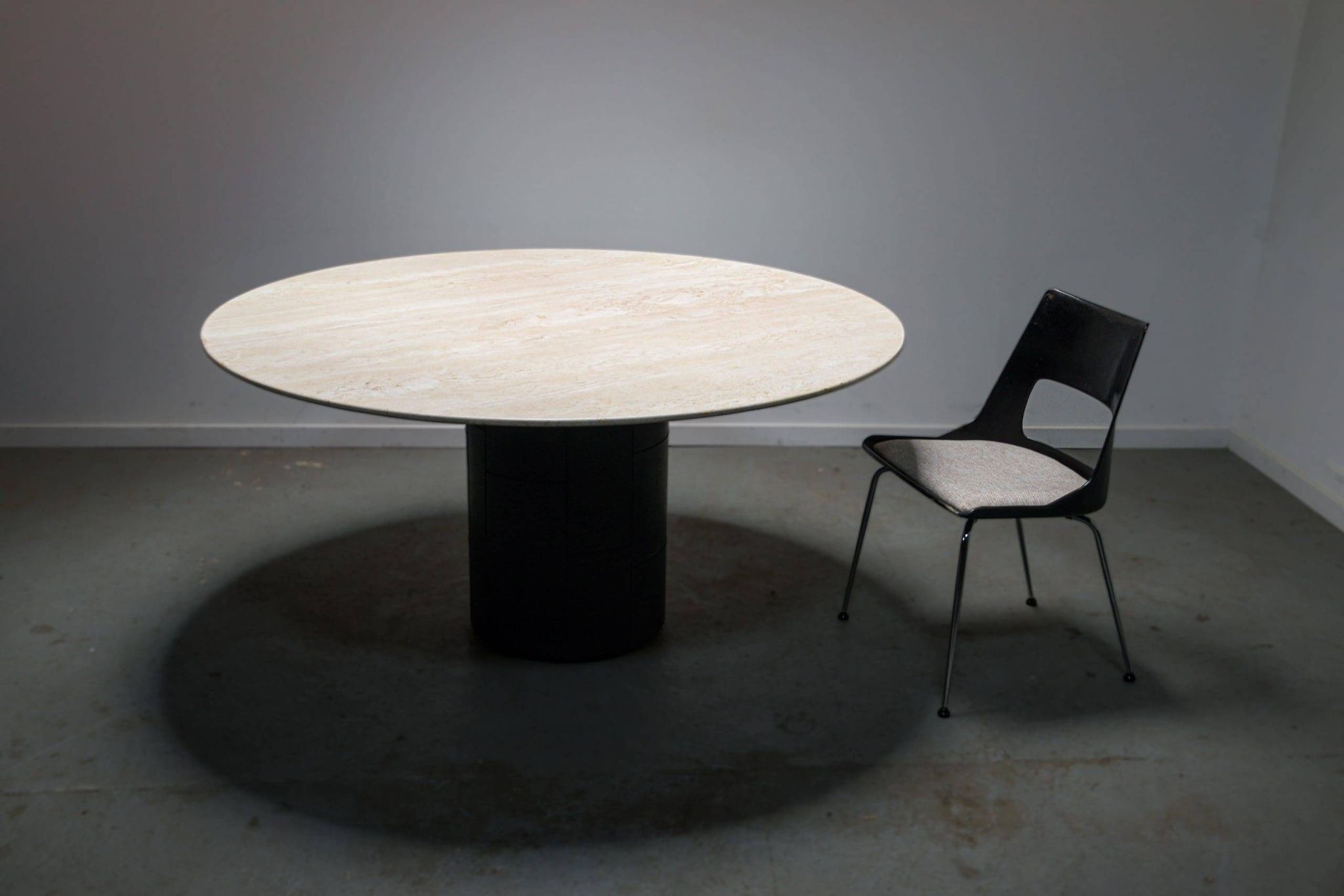 Table à manger Tobio en travertin et cuir par Afra & Tobia Scarpa pour B&B Italia, 1977