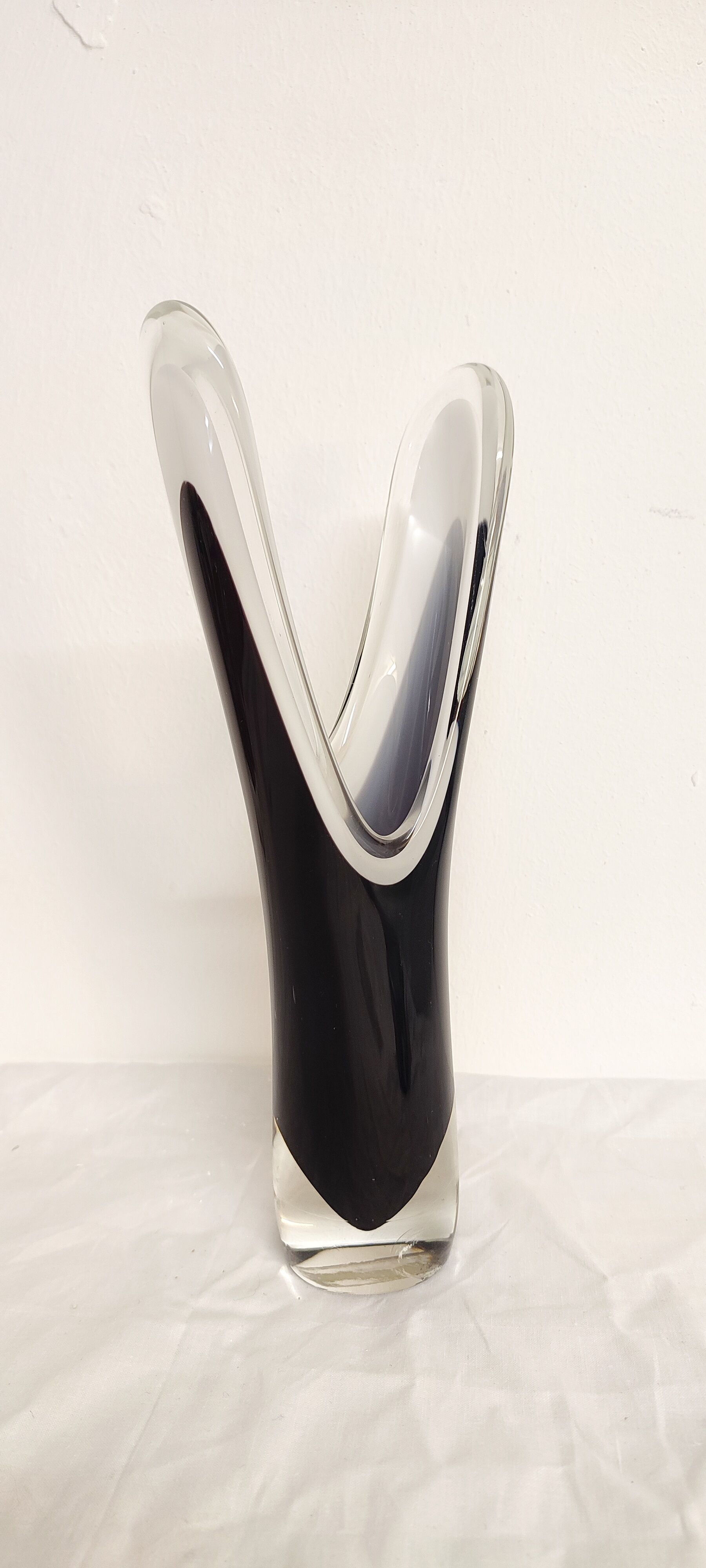 Paul Kedelv glass vase for Flygsfors. Sweden, 1950s.