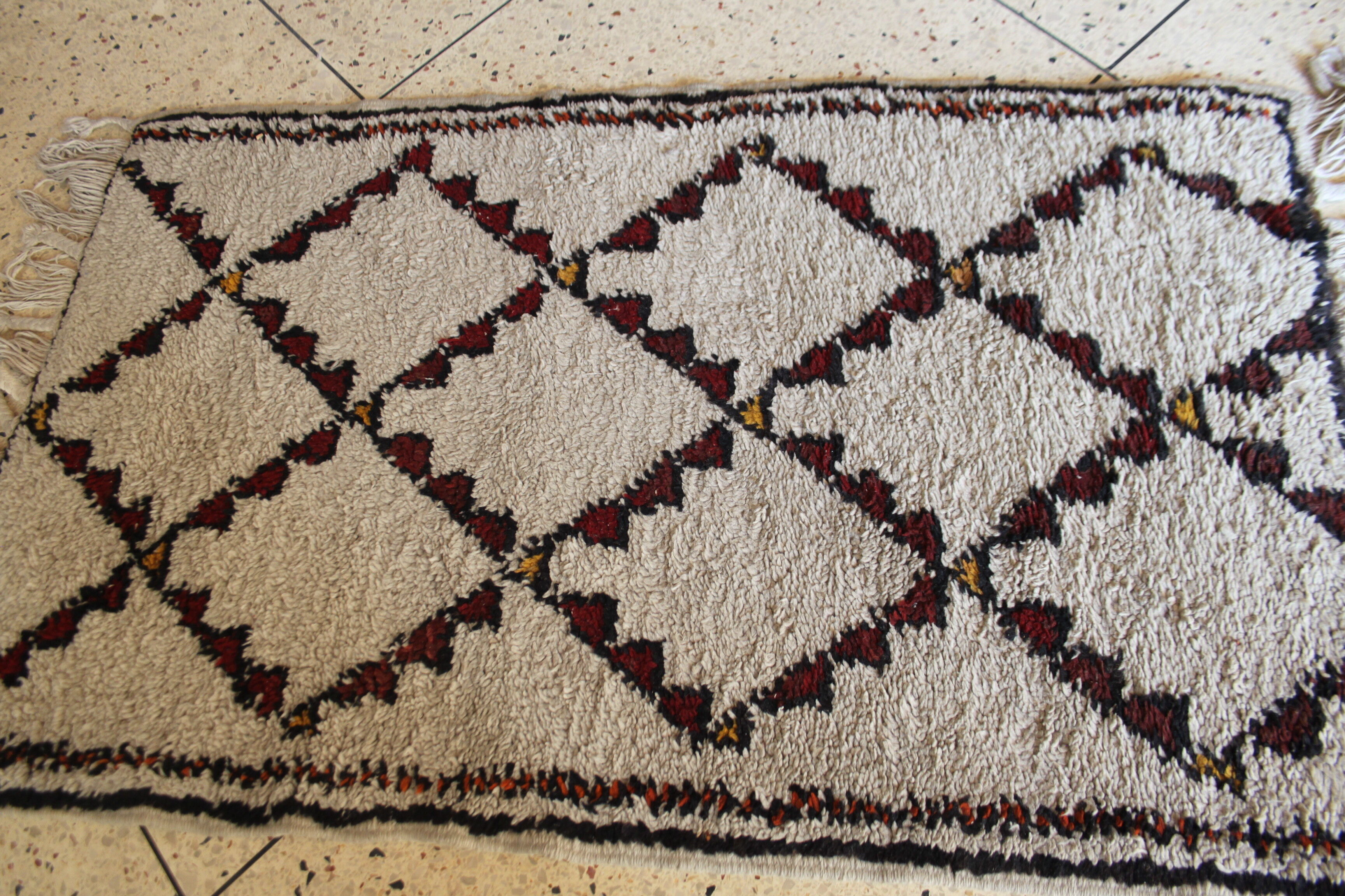 Former Berber carpet Beni Ouarain of the Moroccan Middle Atlas 135x81cm