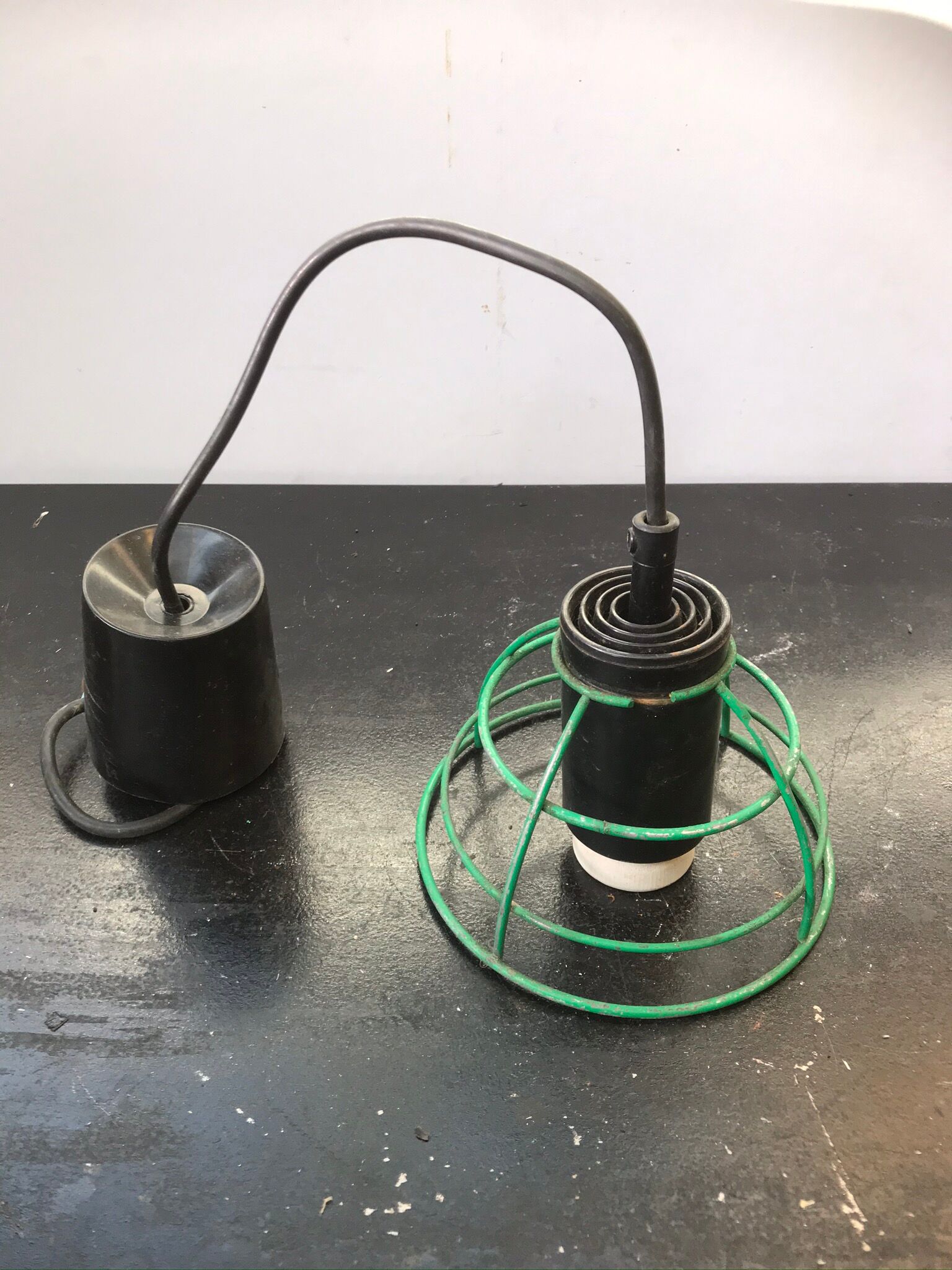 Hanging old design green metal cerclage vintage 70s