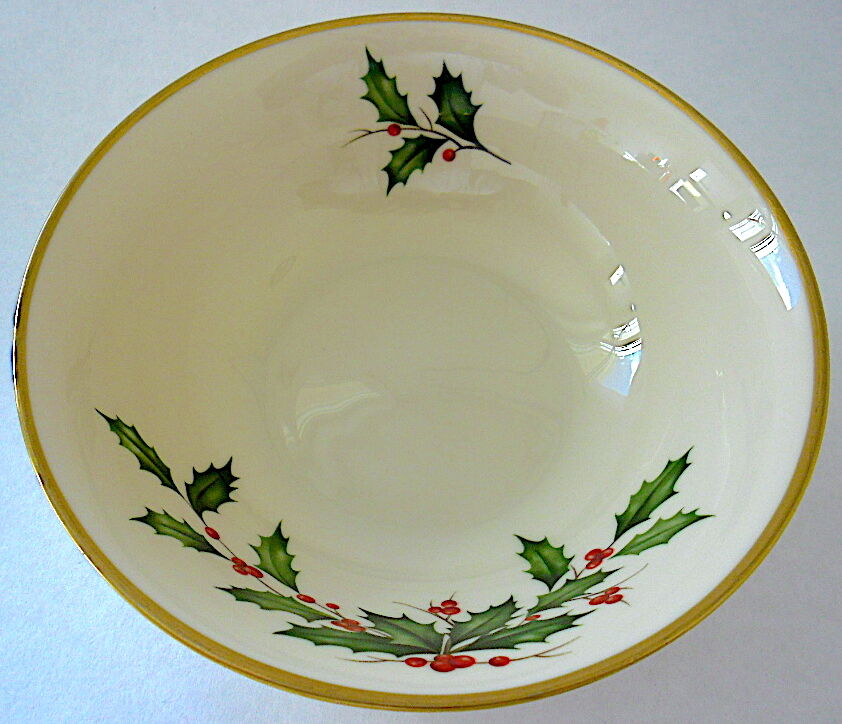 Porcelain salad with trendy holly berries - Lenox - Made in U.S.A.
