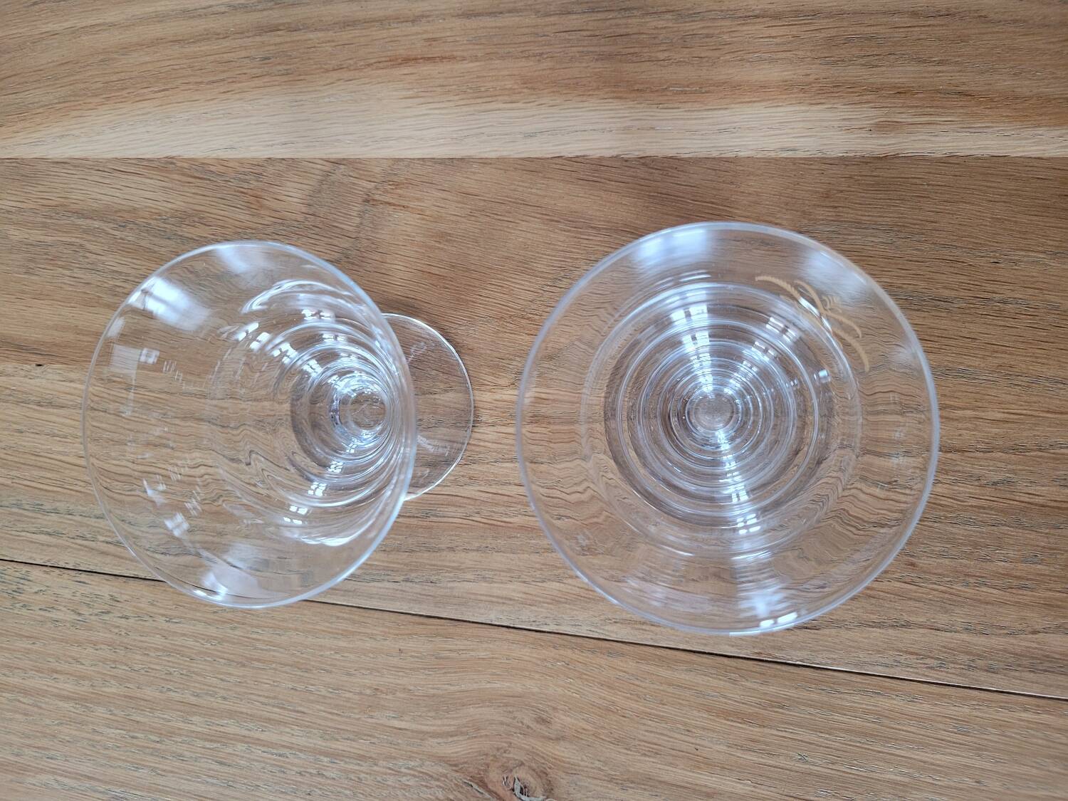 2 old glasses, bistro style