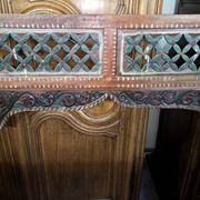 Old façade or decorative frame in carved wood, of Indian origin.
