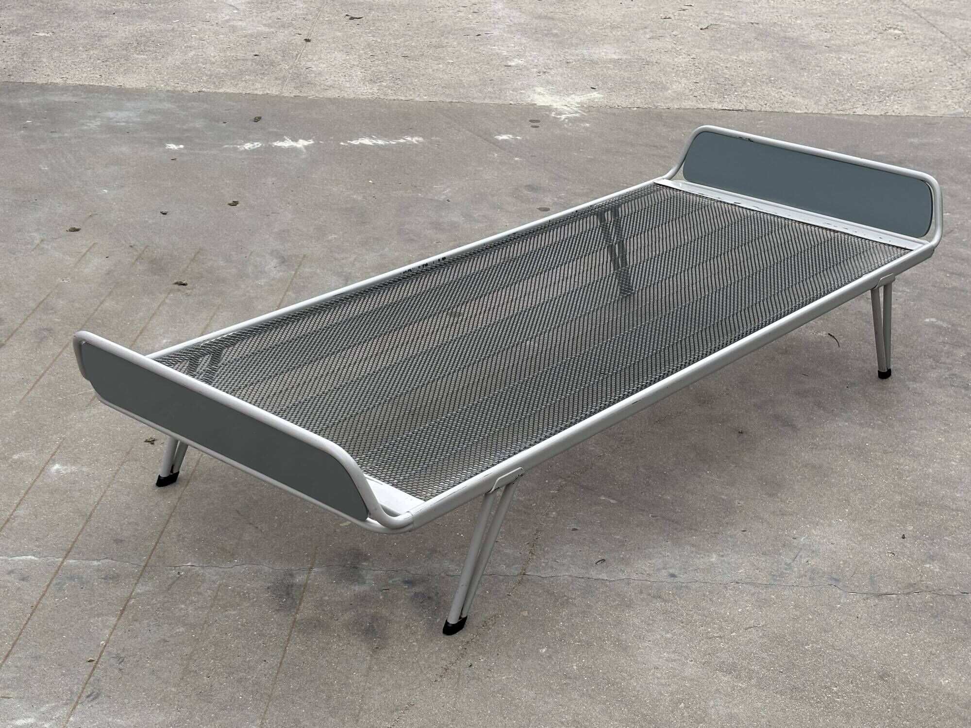 Vintage daybed 1960s minimalist metal from the Netherlands design
