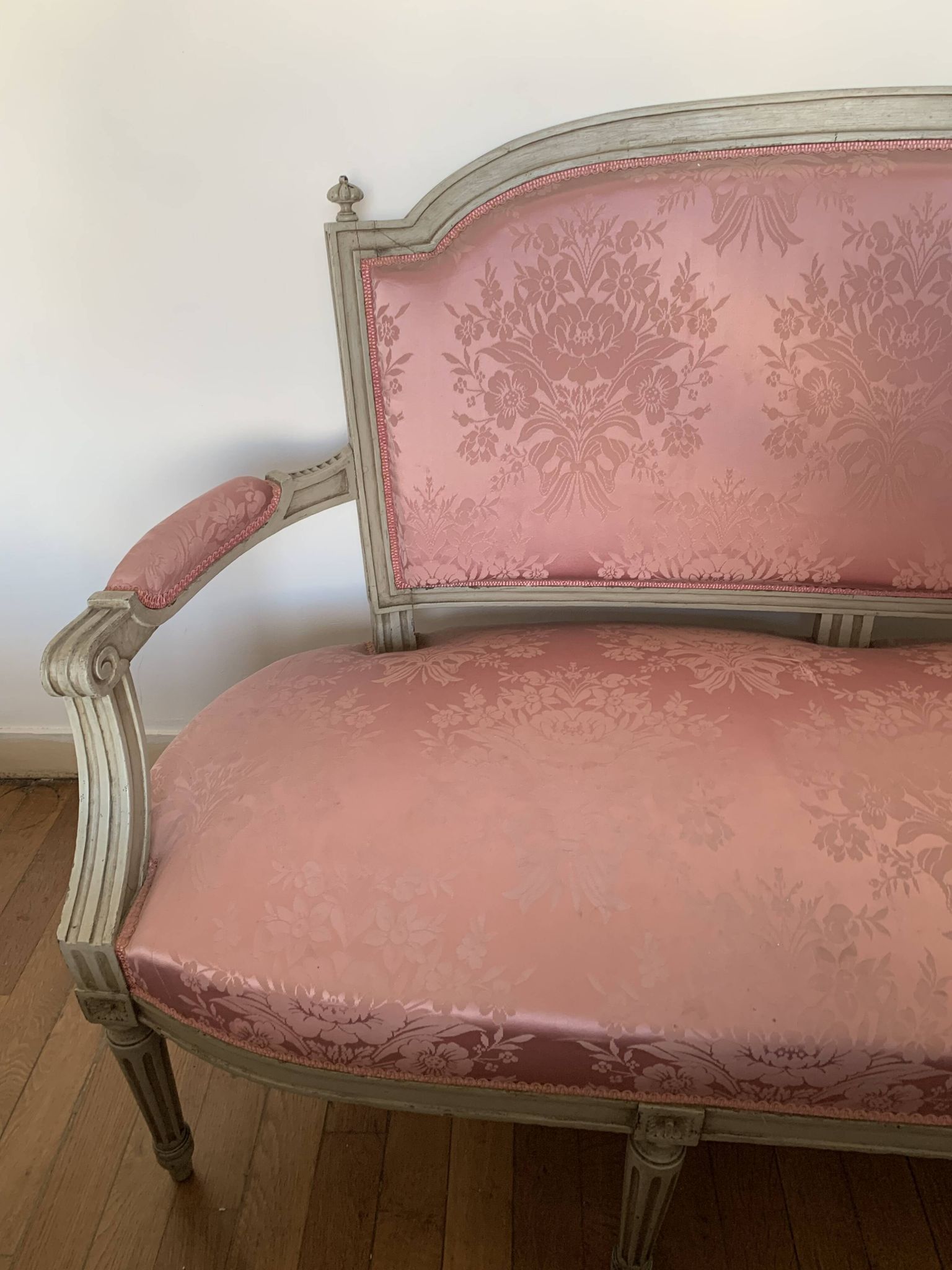 Vintage canapé / Antique banquette in Louis XVI style