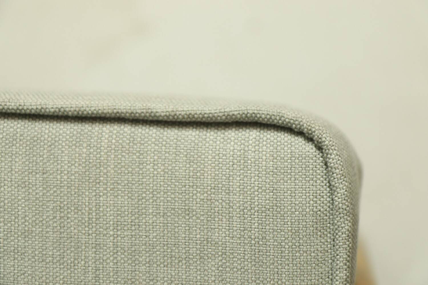 Fauteuil moderne en bois design scandinave gris clair 1970 rénové bois naturel chaise de salon