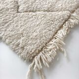 Moroccan Berber carpet Beni ouarain ecru plain with engraved diamonds 285x200cm