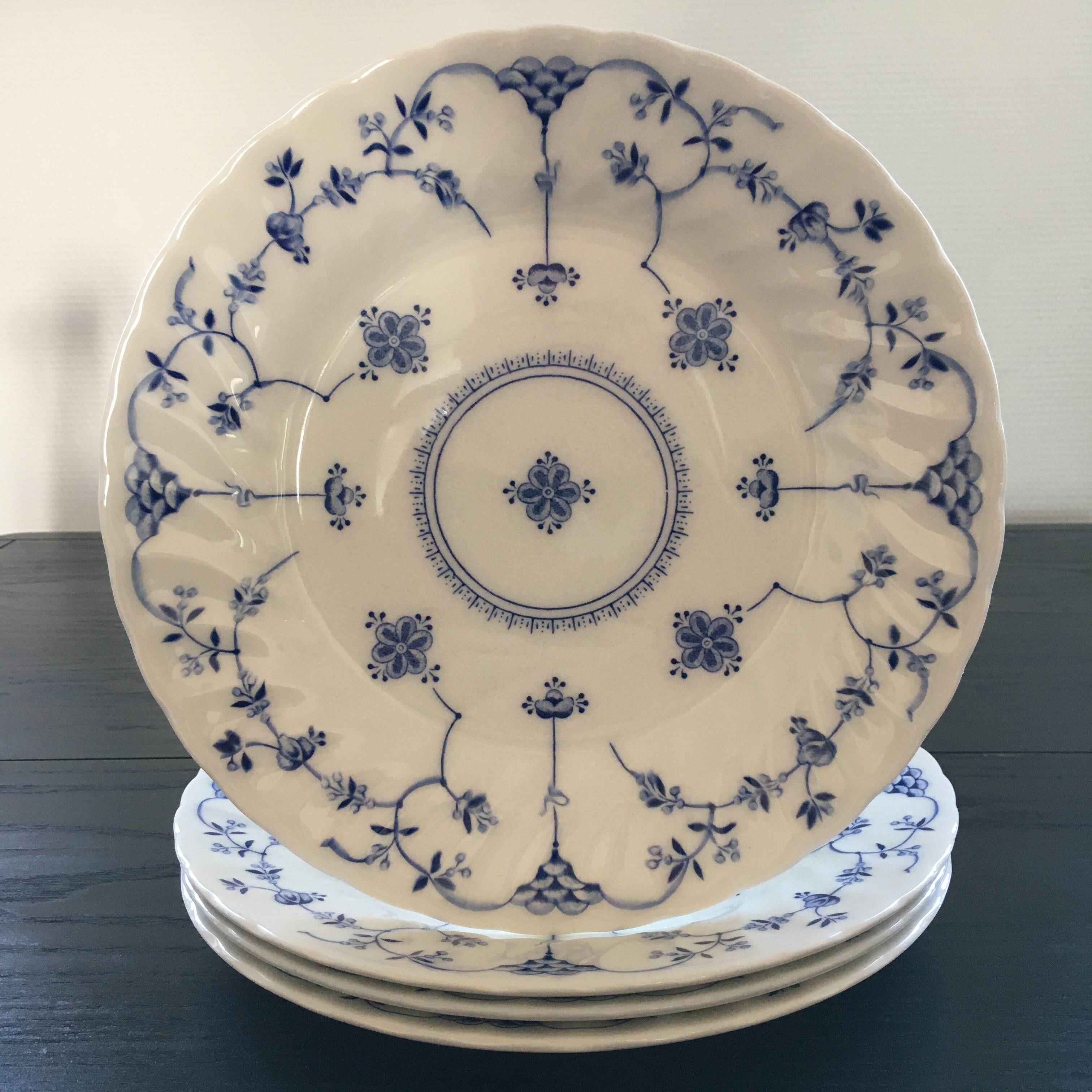 Lot de 4 assiettes en porcelaine anglaise