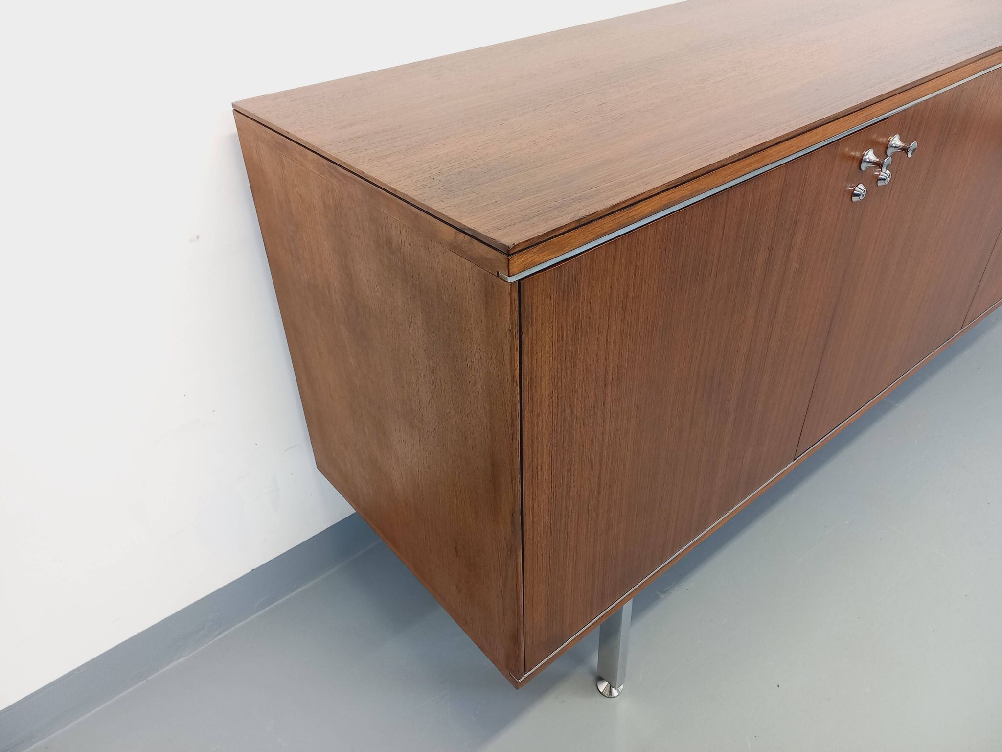 Vintage modernist enfilade in rosewood and chrome metal from the 60s and 70s.