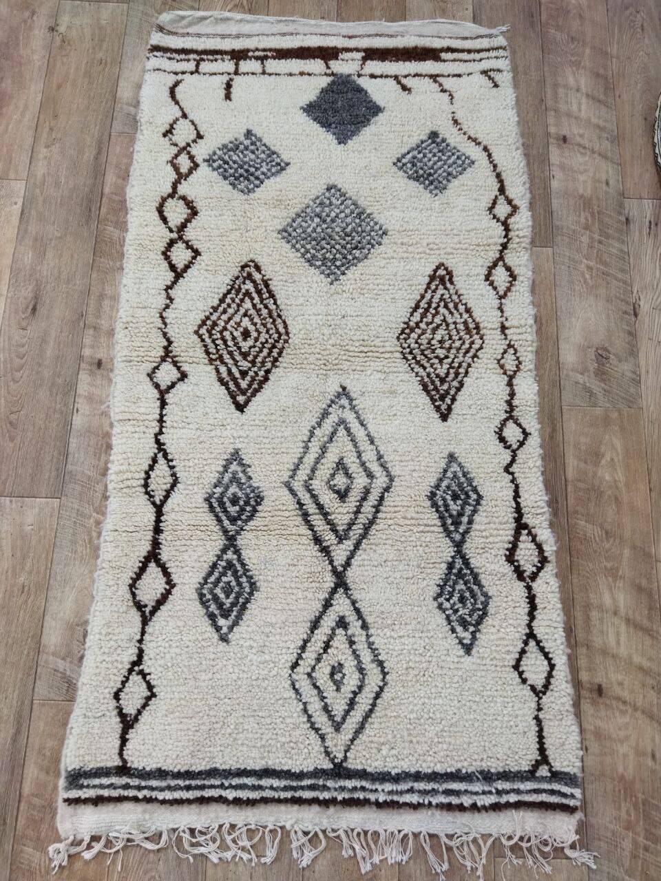 Handcrafted moroccan berber rug 172 x 87 cm