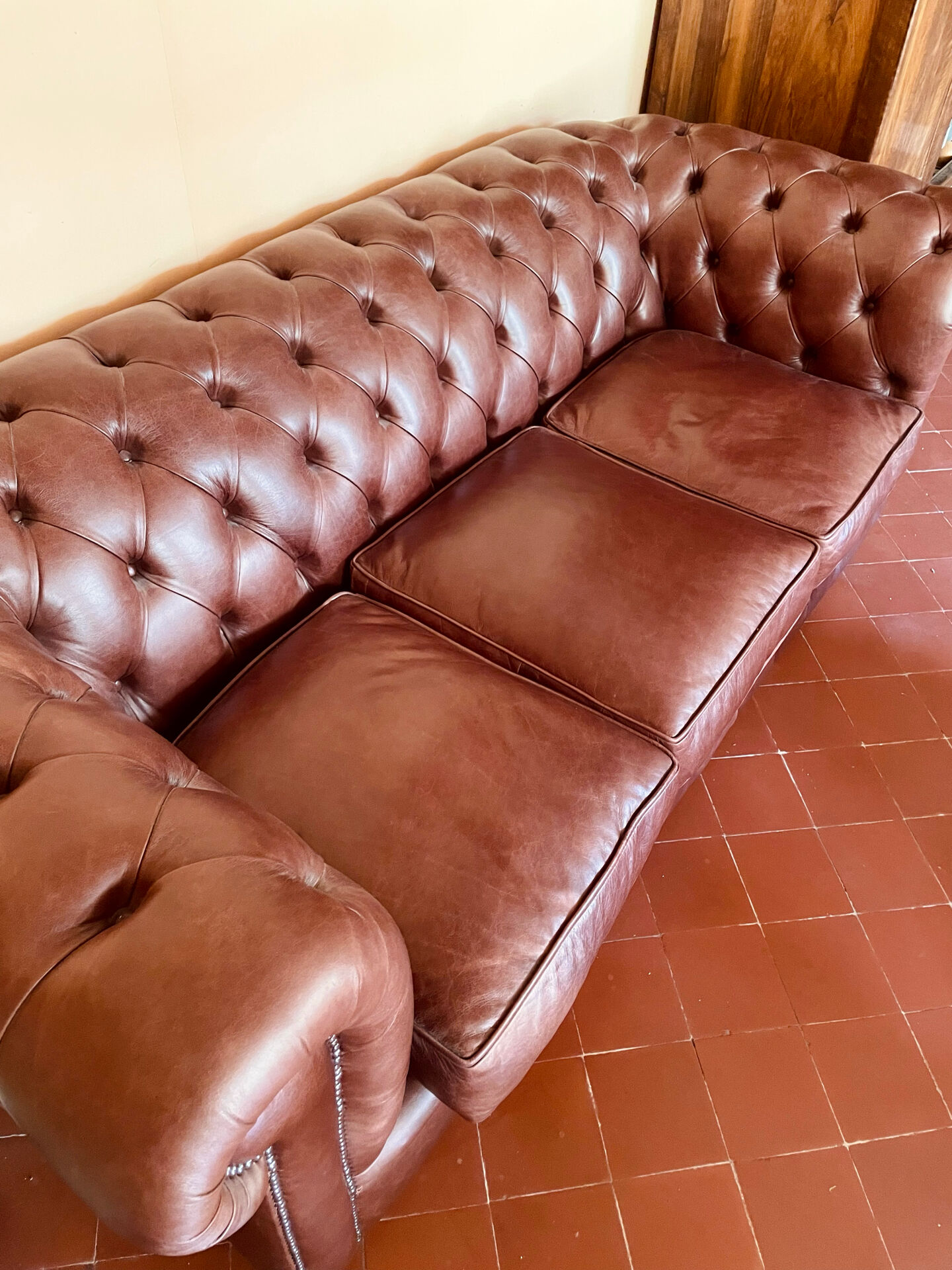 Canapé chesterfield de luxe anglais en cuir véritable
