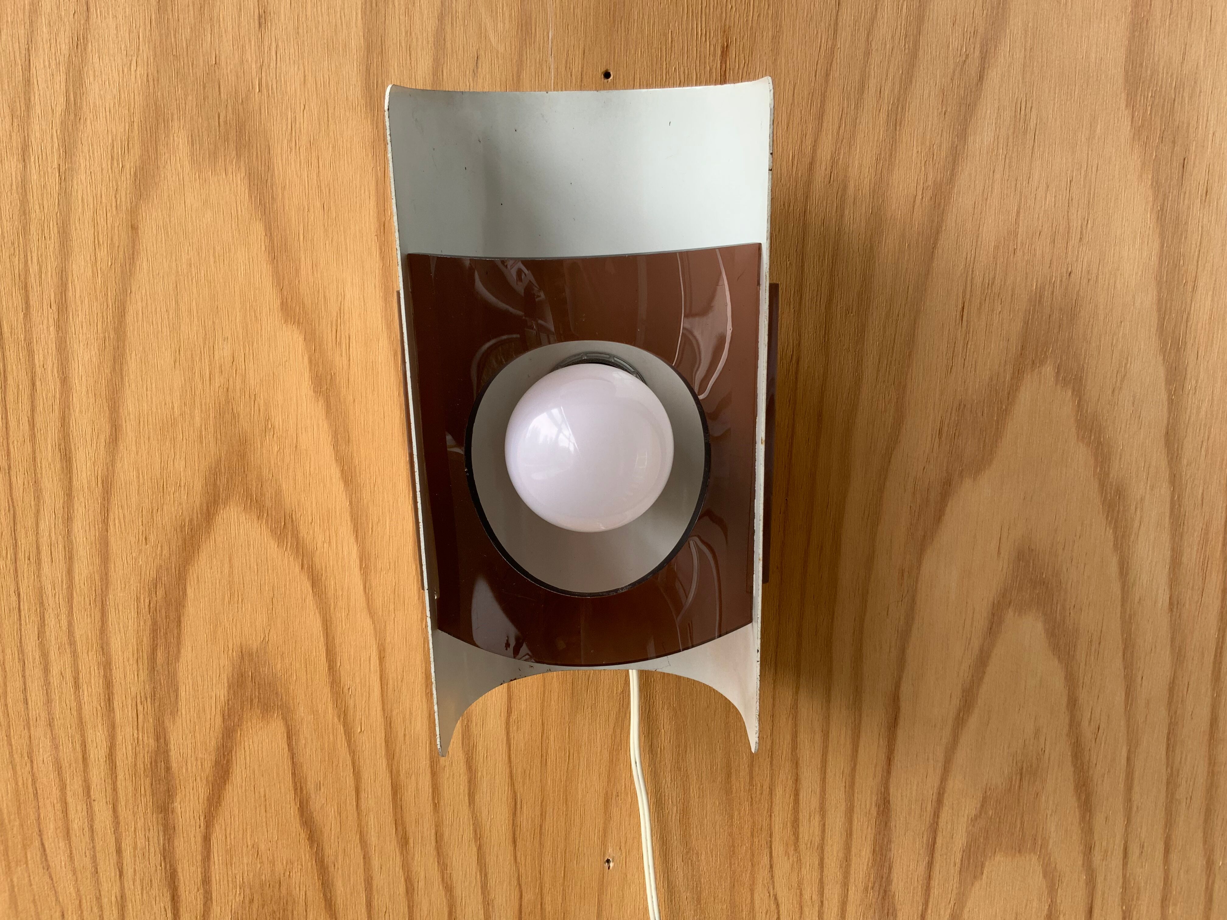 Plexiglas and metal wall lamp