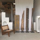 Rectangular Indonesian construction element with blue and yellow plant in carved wood