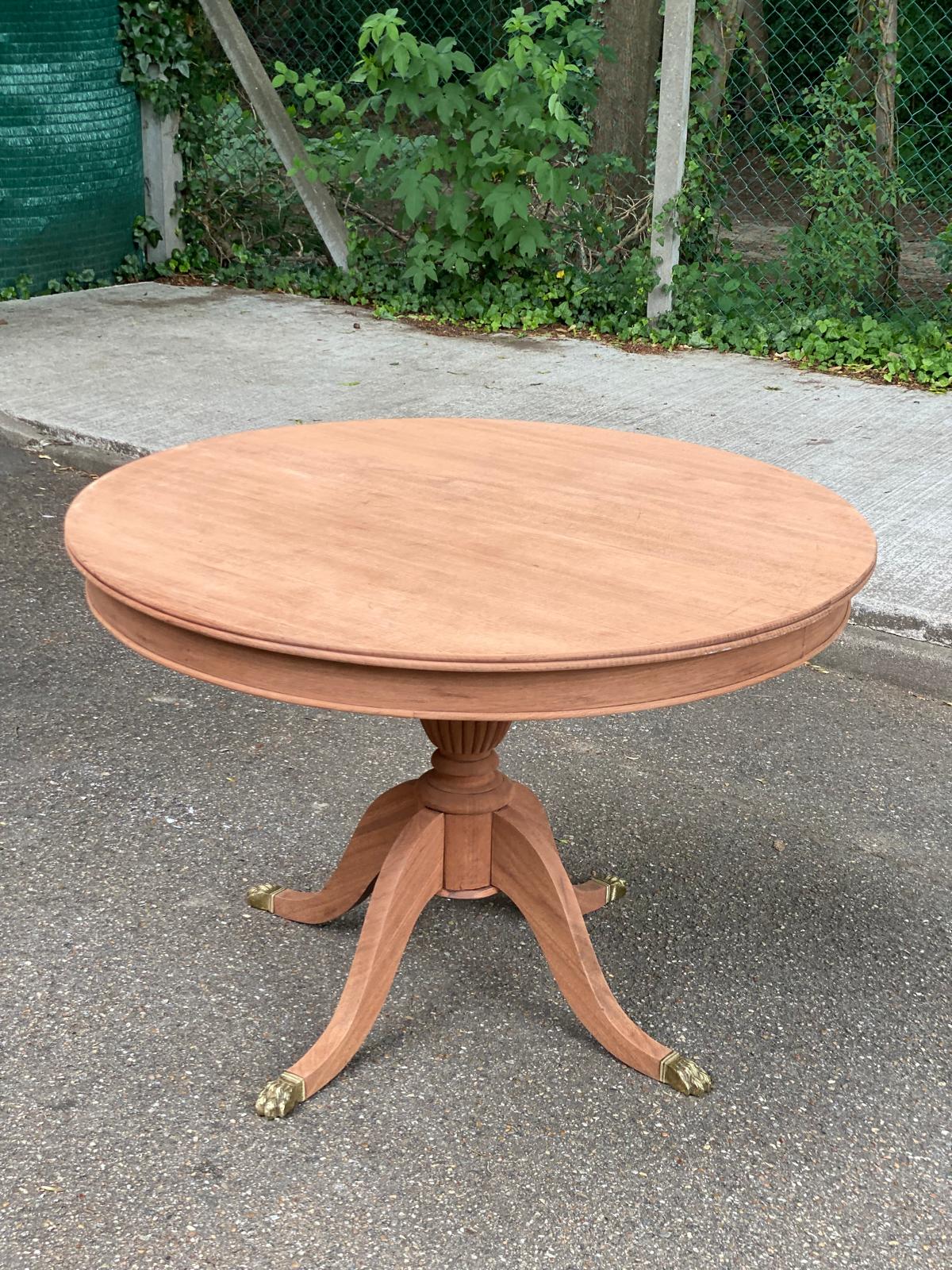 Round extendable dining table in solid mahogany from the 1930s.