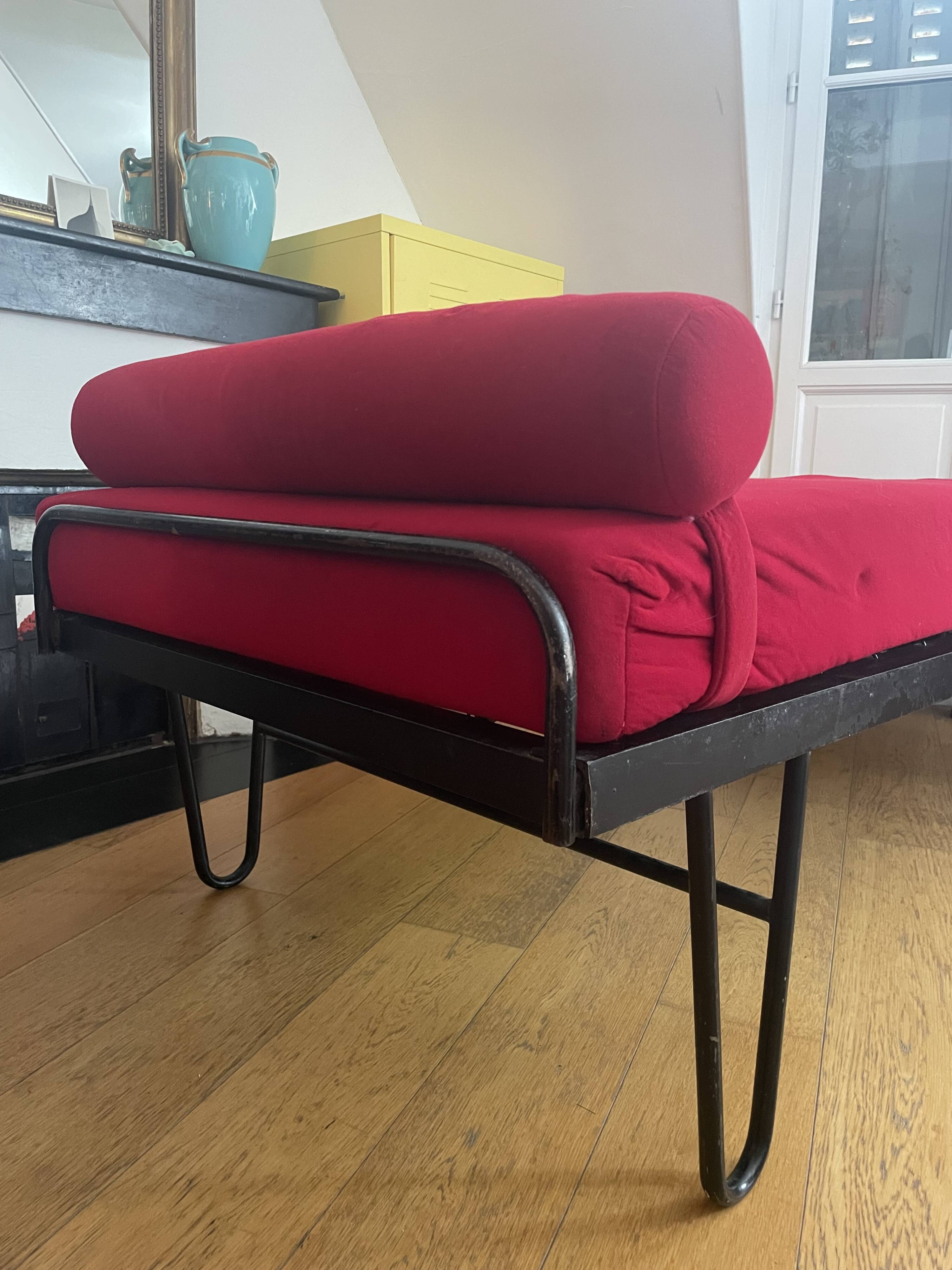 Vintage single bed / daybed