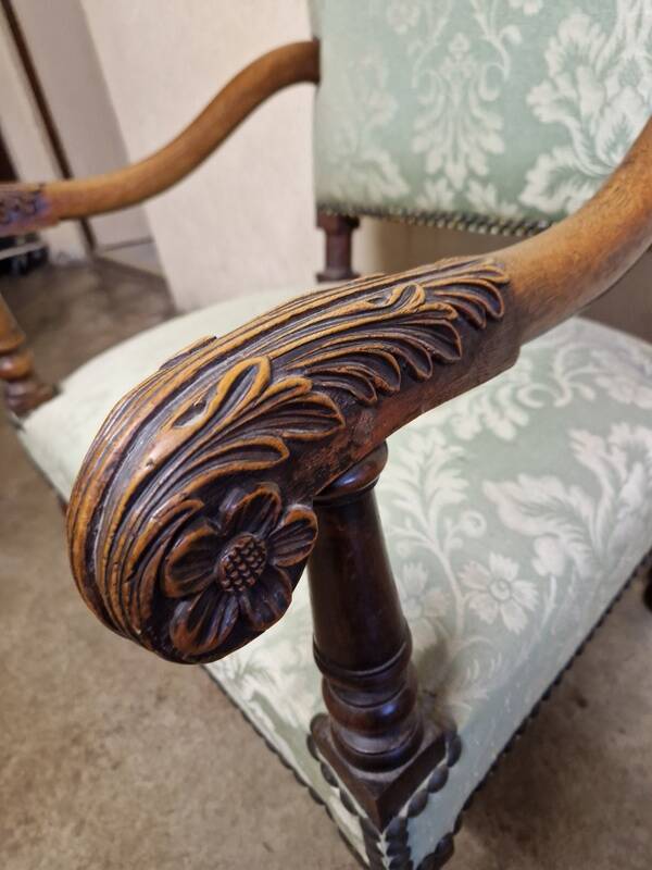 Antique Louis XIV style armchair in moulded wood and damask-style fabric.