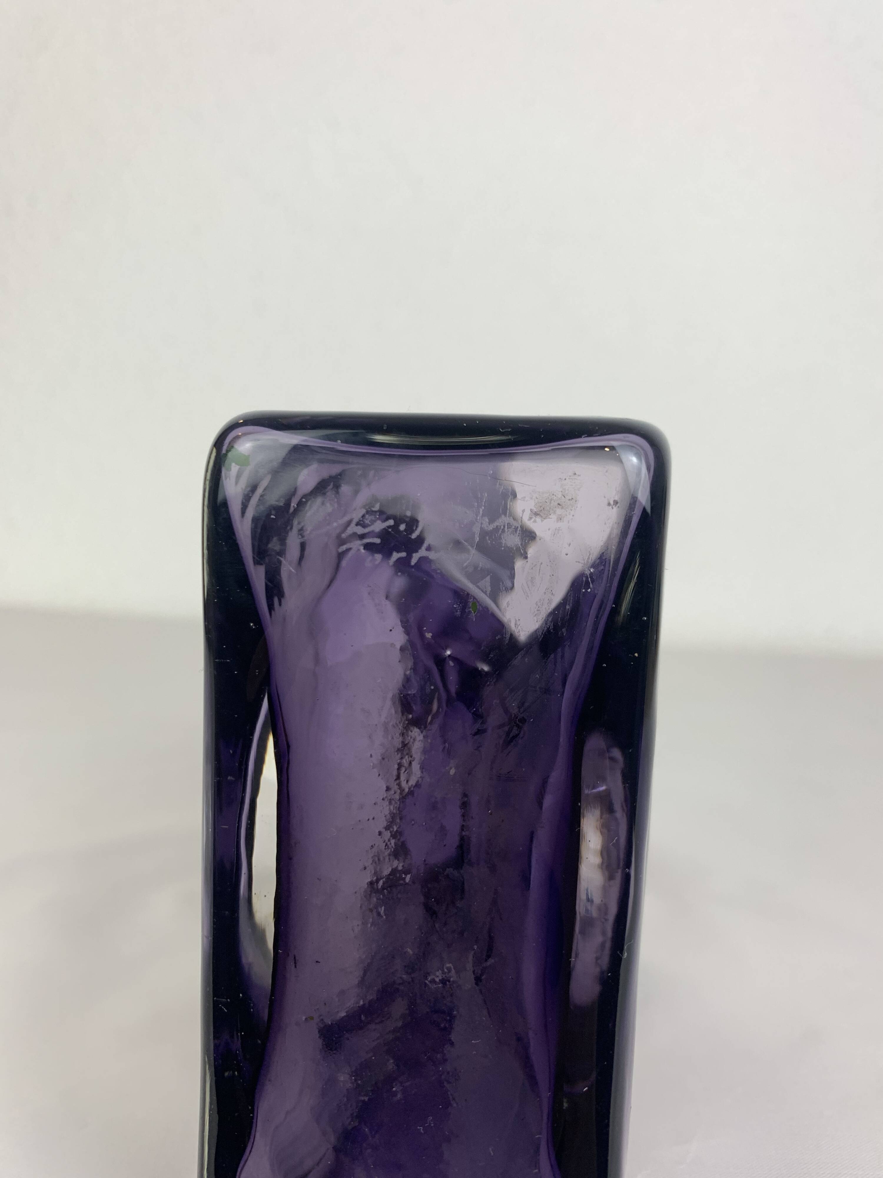 Diabolo vase signed Christian Tortu, blown glass in purple.