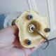 Paire de petites lampes vintage en bronze avec abat-jours fait main en toile de Jouy