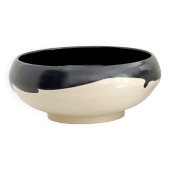 Black and beige solid plate / bowl