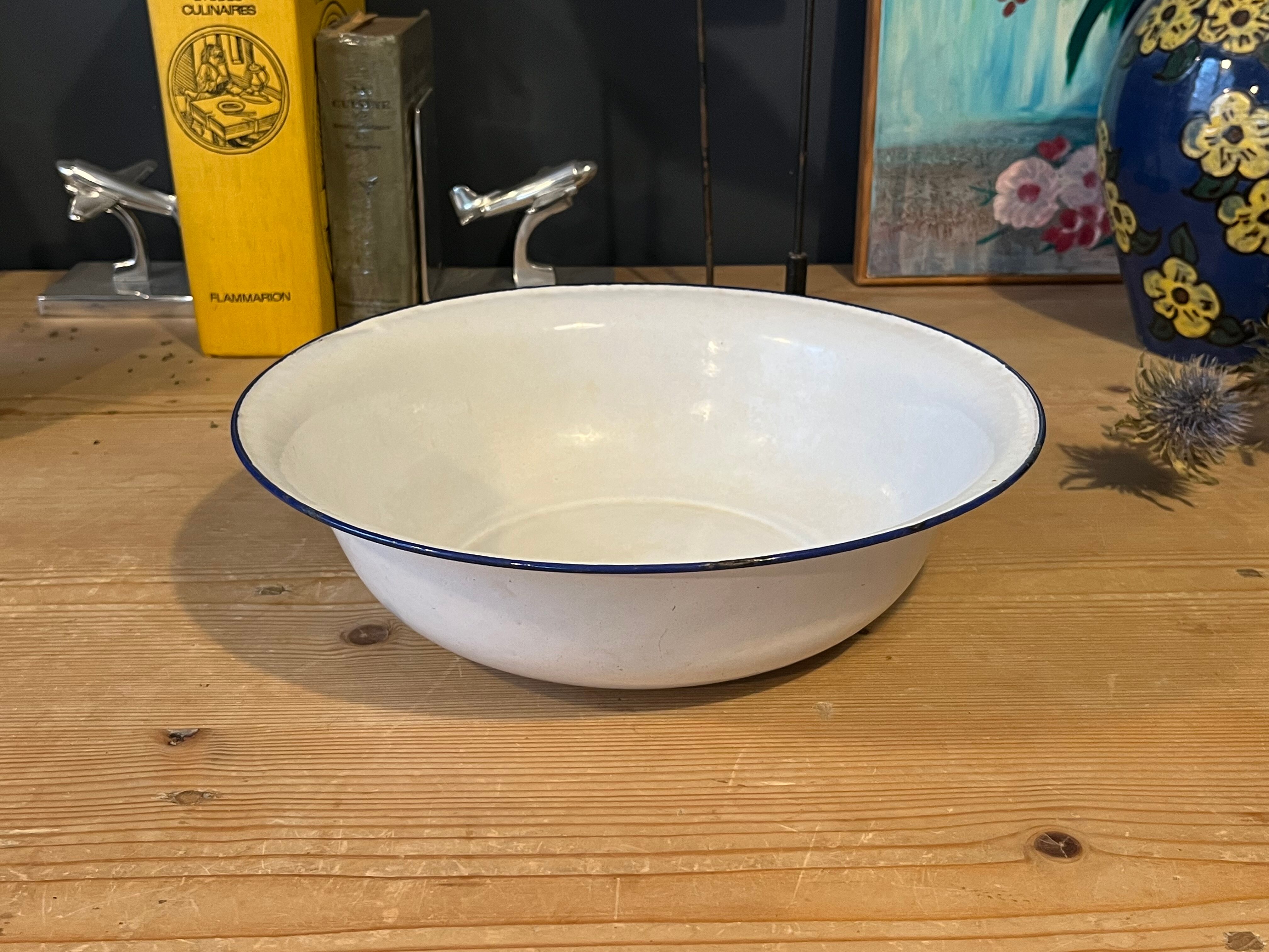 Old enamelled sheet metal basin