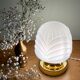 Lampe à poser globe vintage en opaline blanche
