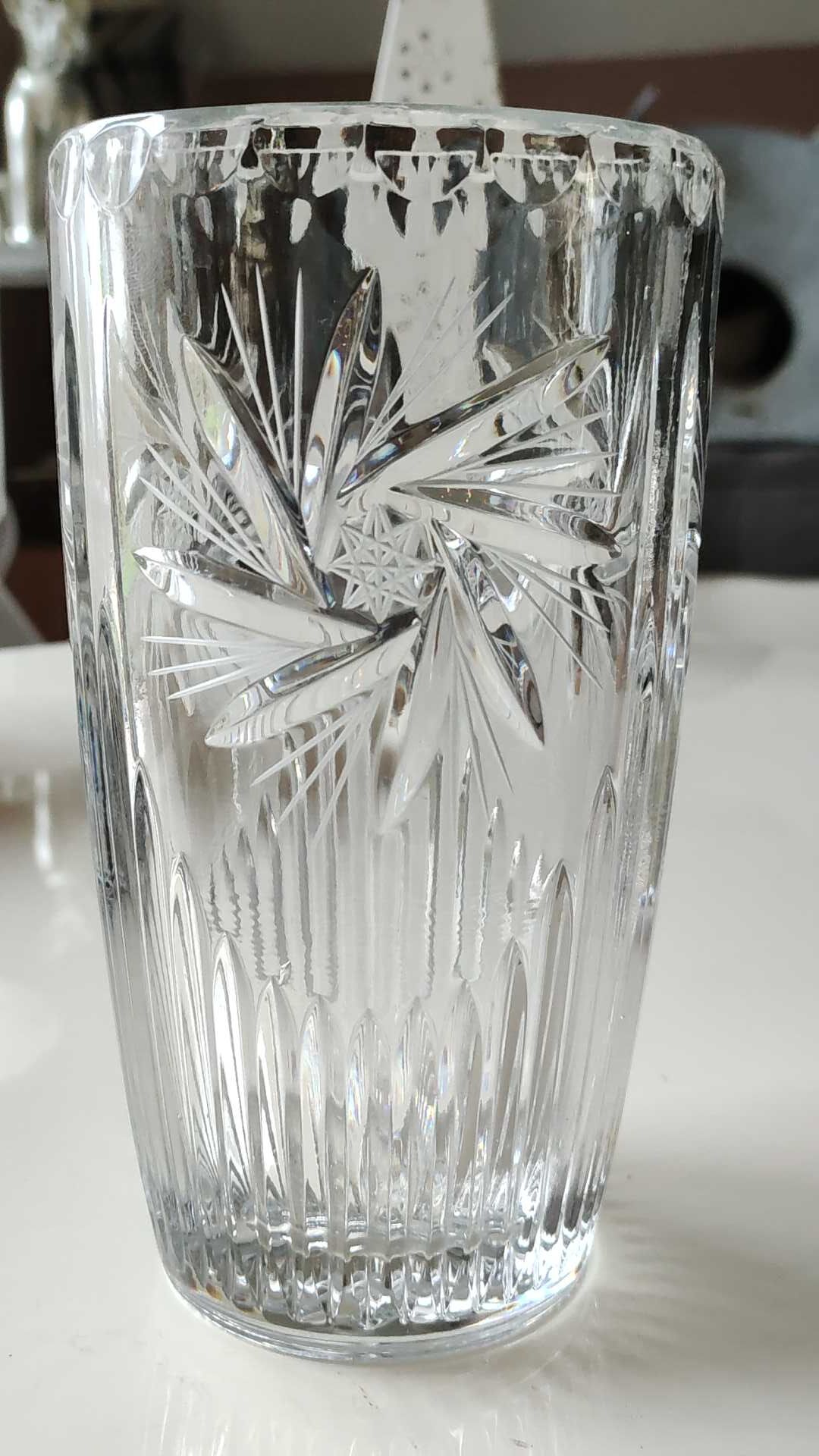 Vase vintage au Design stylé, en cristal de Bohème finement taillé -Motifs étoilés, pointes diamant
