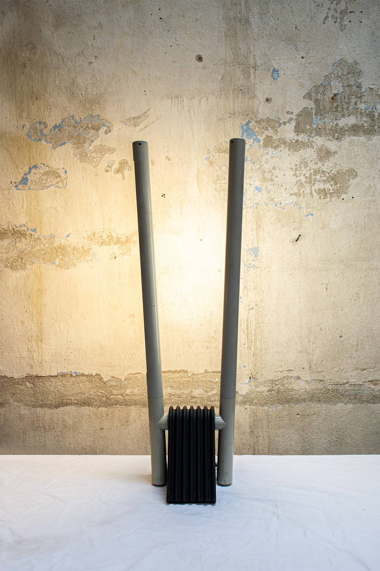 Lampada da tavolo Sistema Flu di Rodolfo Bonetto per Luci Italia 1981