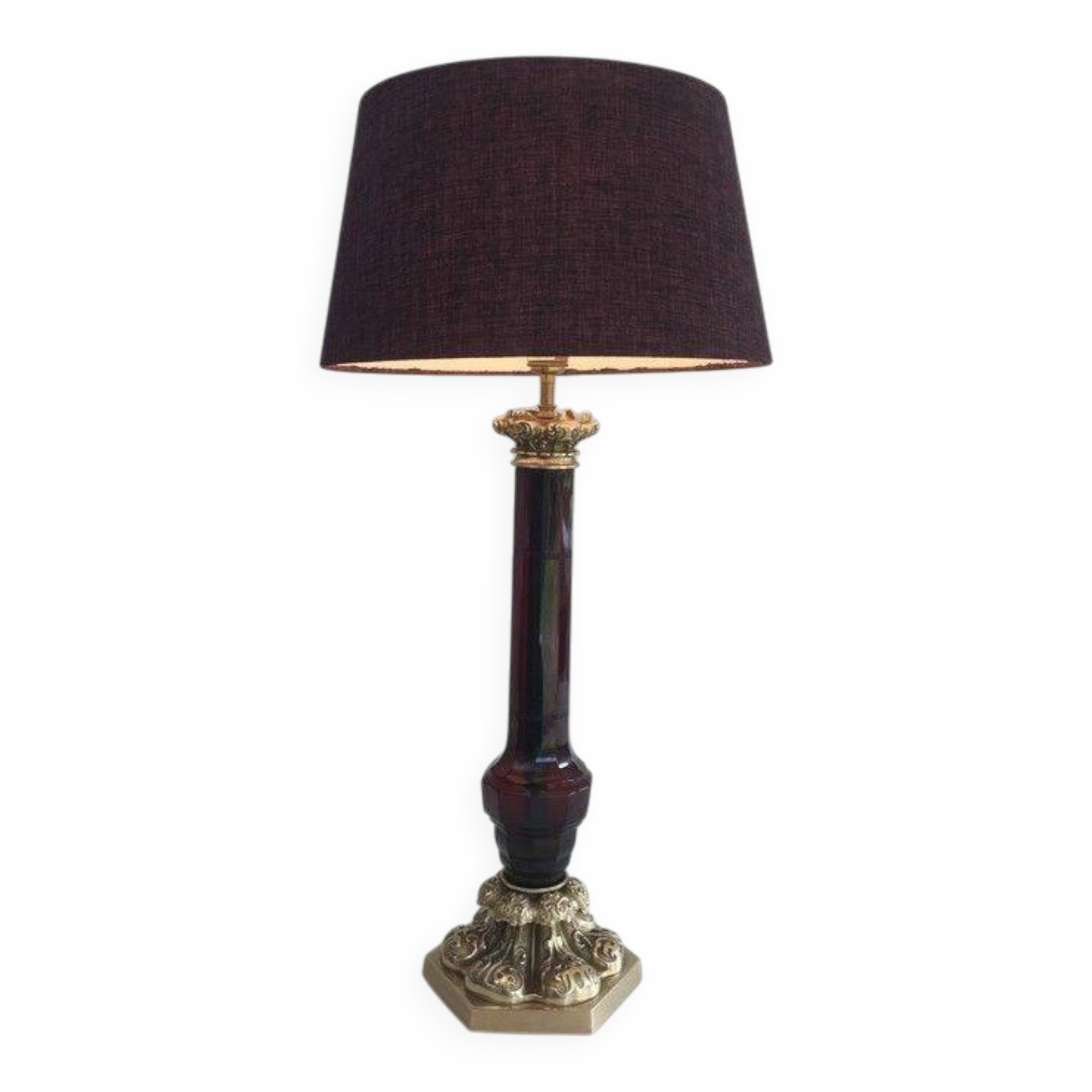 Attributable to Cristal & Bronze Paris. Important lamp in red crystal and chiselled bronze.