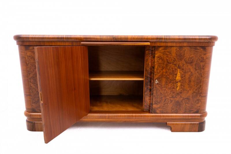 Grande commode Art déco, Pologne, années 1940. Après restauration.