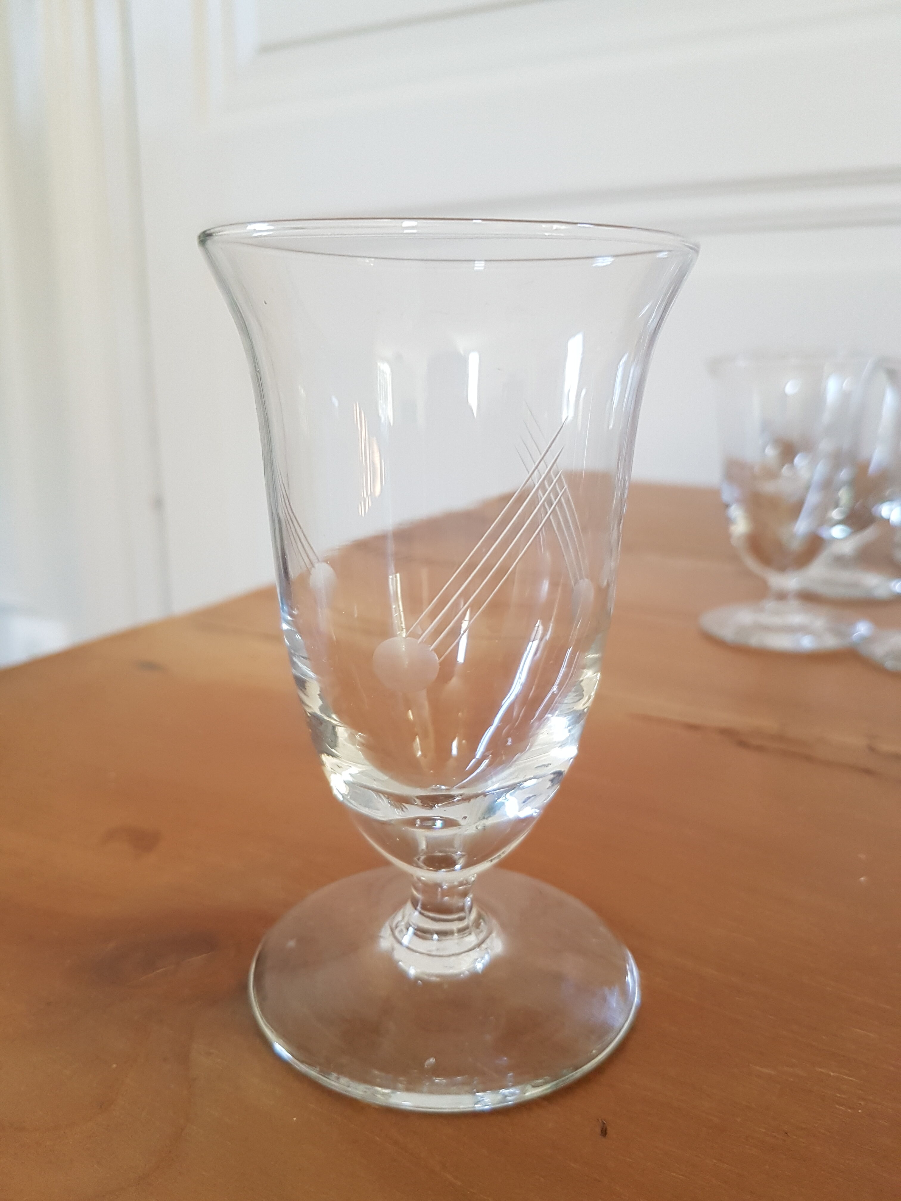 Service verres, carafe et pichet 33 pièces