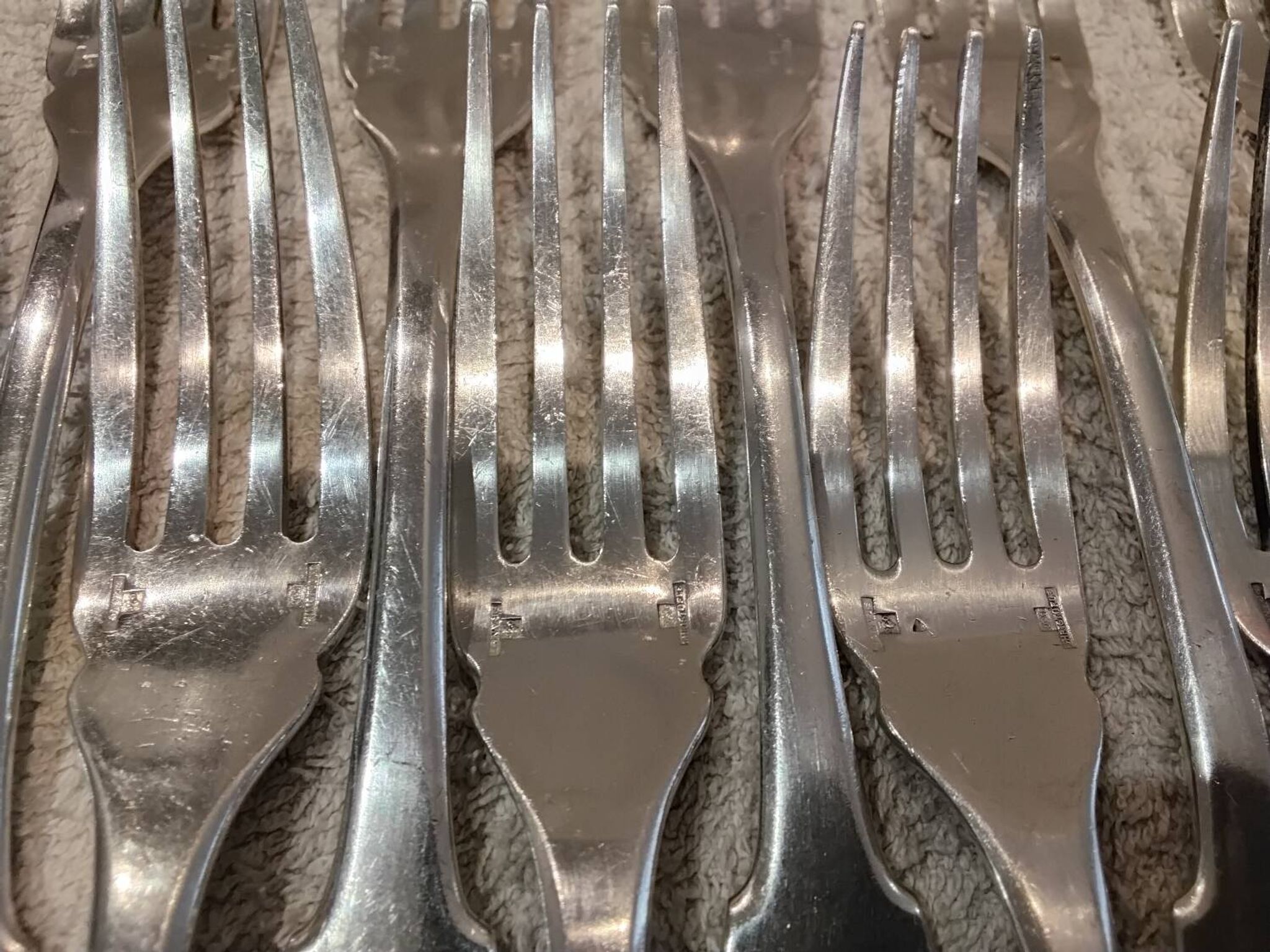 12 fish cutlery sets, 24 pieces, silver-plated metal, Christofle Cluny silversmith