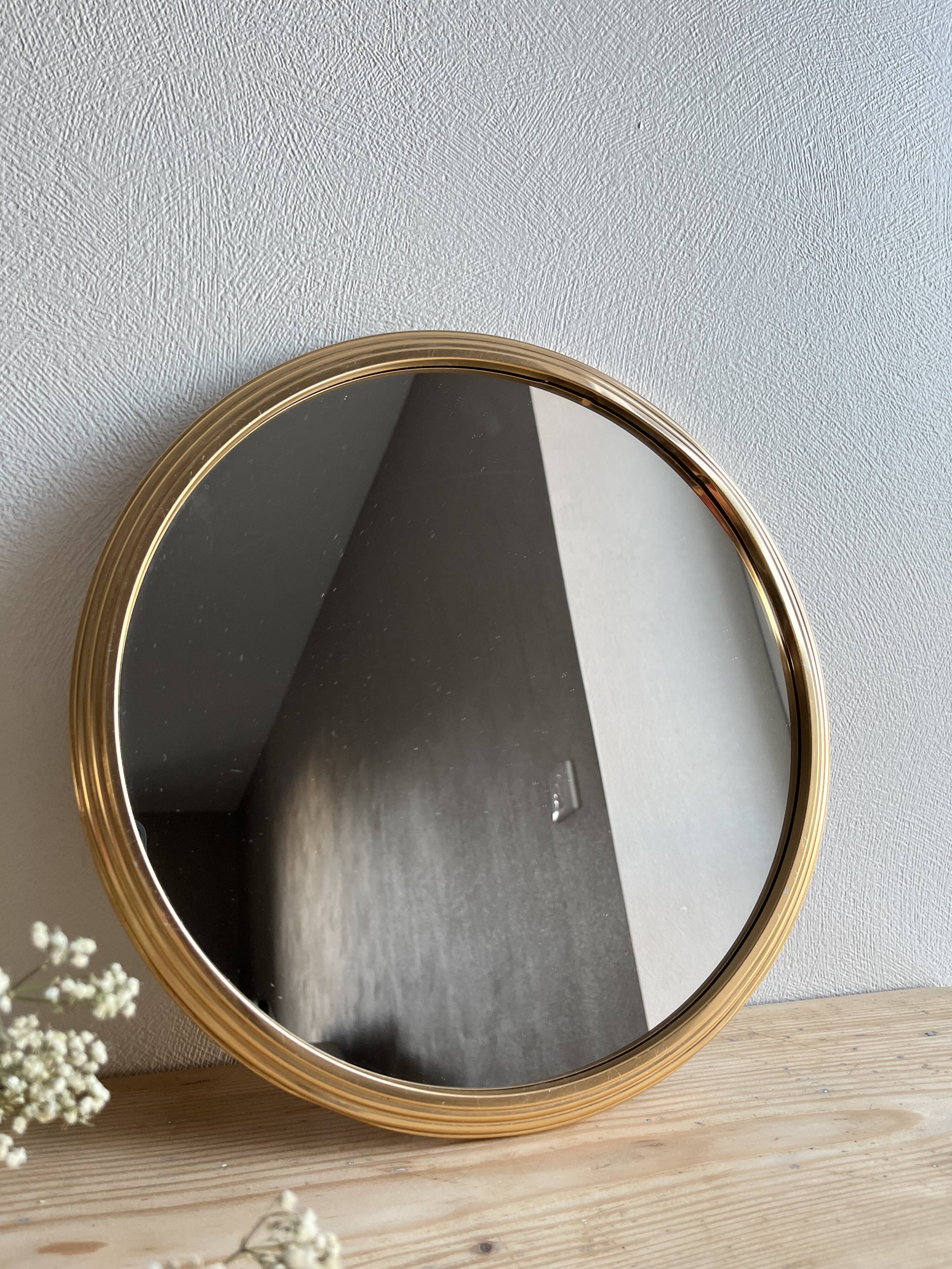Vintage round gold mirror