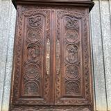 Armoire bretonne ancienne en chêne sculpté