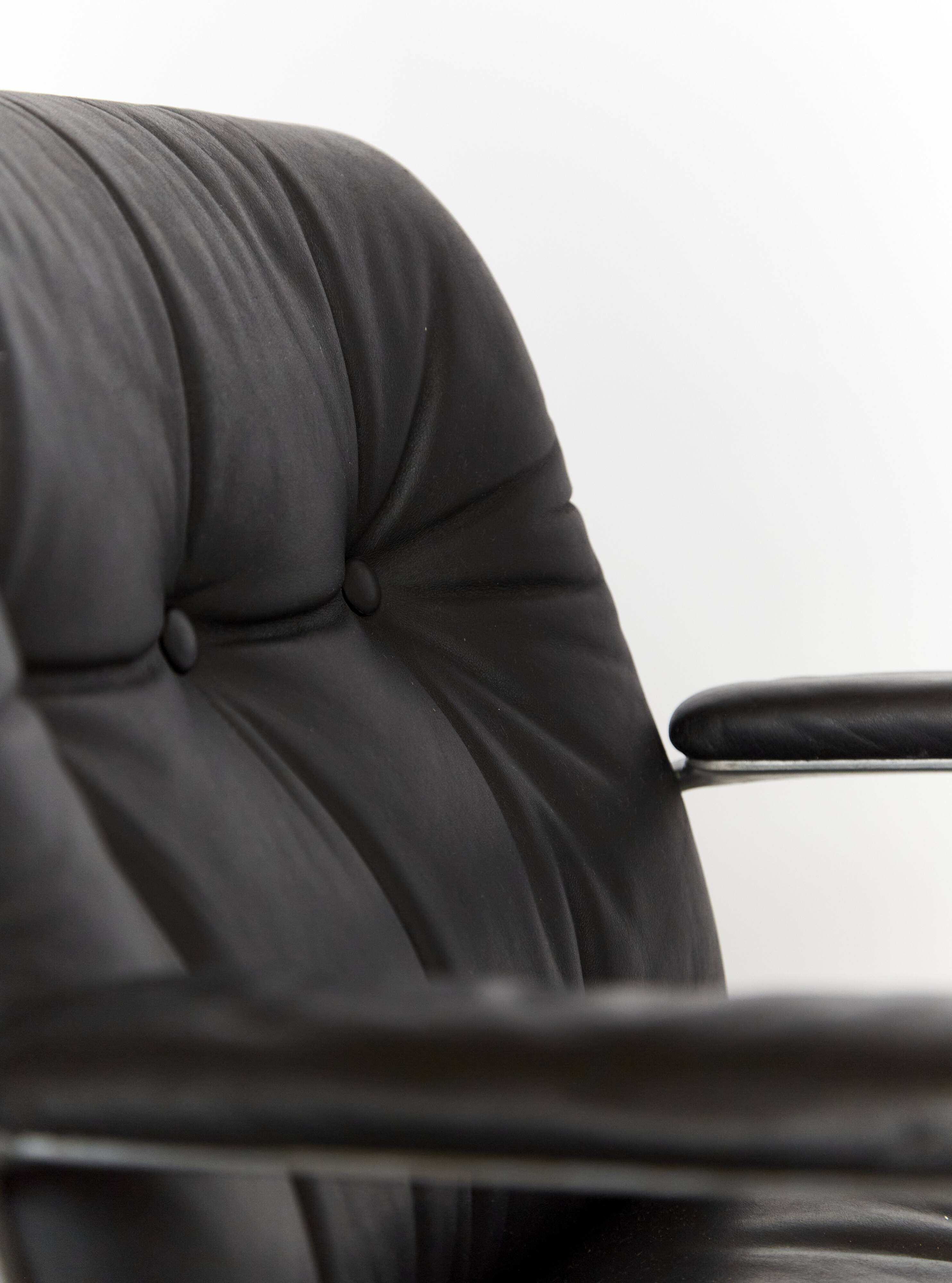 Osvaldo Borsani swivel Chair P125 for Tecno Milano
