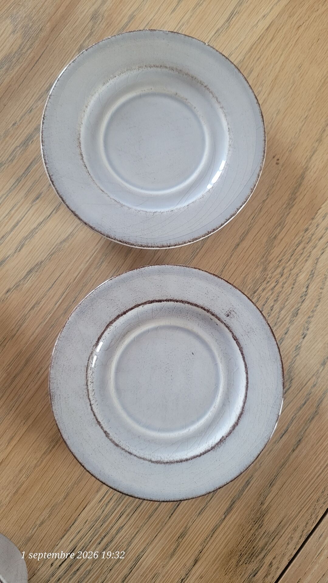 17 hand-painted stoneware coffee cups and saucers (ideal for professional use)