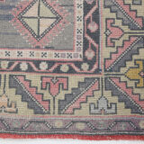 Tapis turc en laine rose poussiéreux